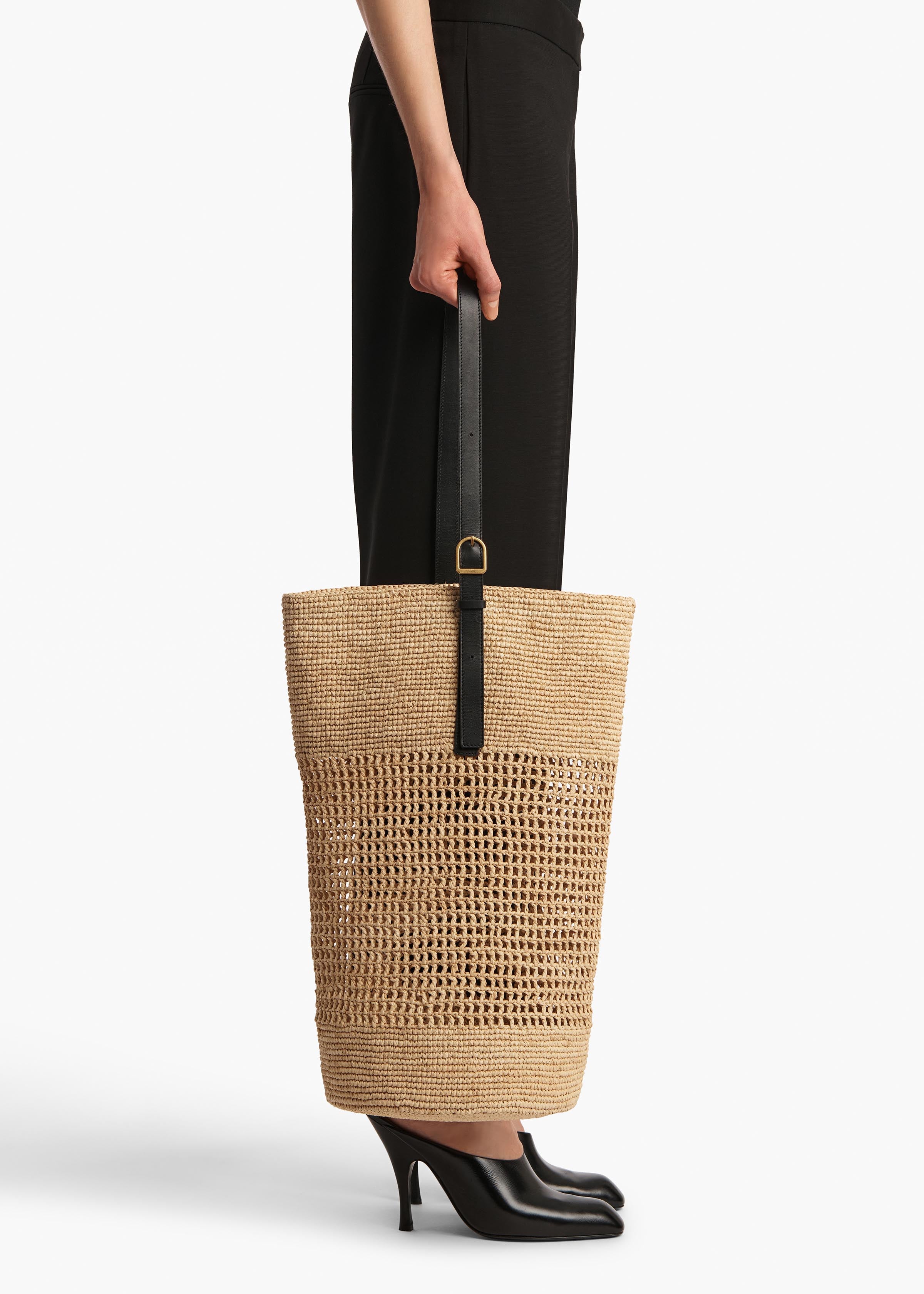 Billie Bucket Tote in Natural Raffia ON FIGURE VIEW