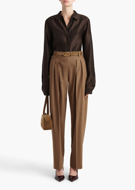 DUGAN-PANT_TOFFEE_3179604-907_STYLED.jpg