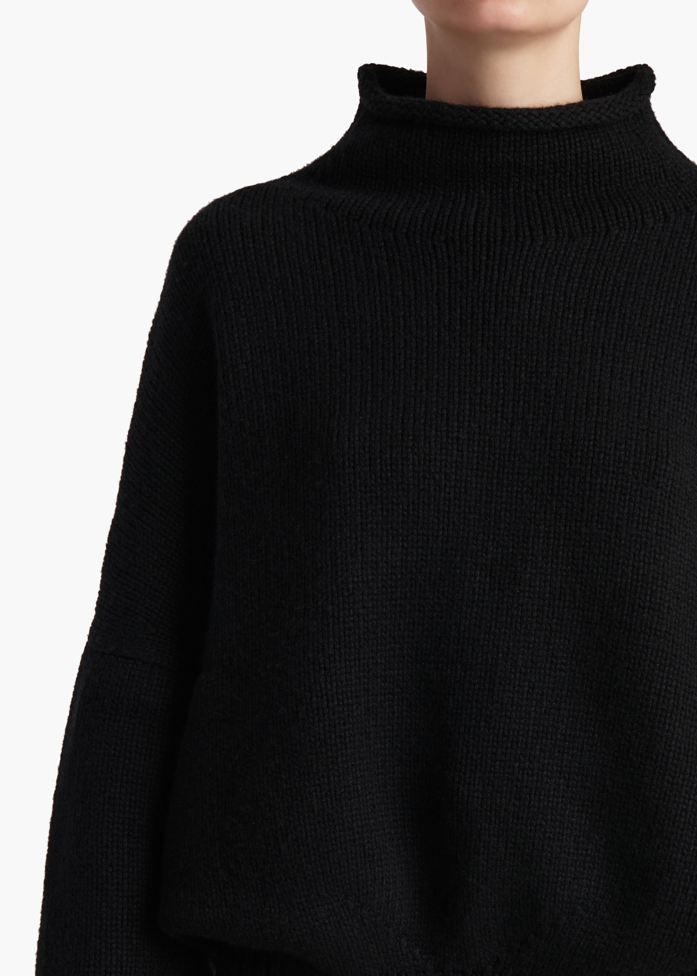 JUNIPER-SWEATER_BLACK_18050650-200_D.jpg