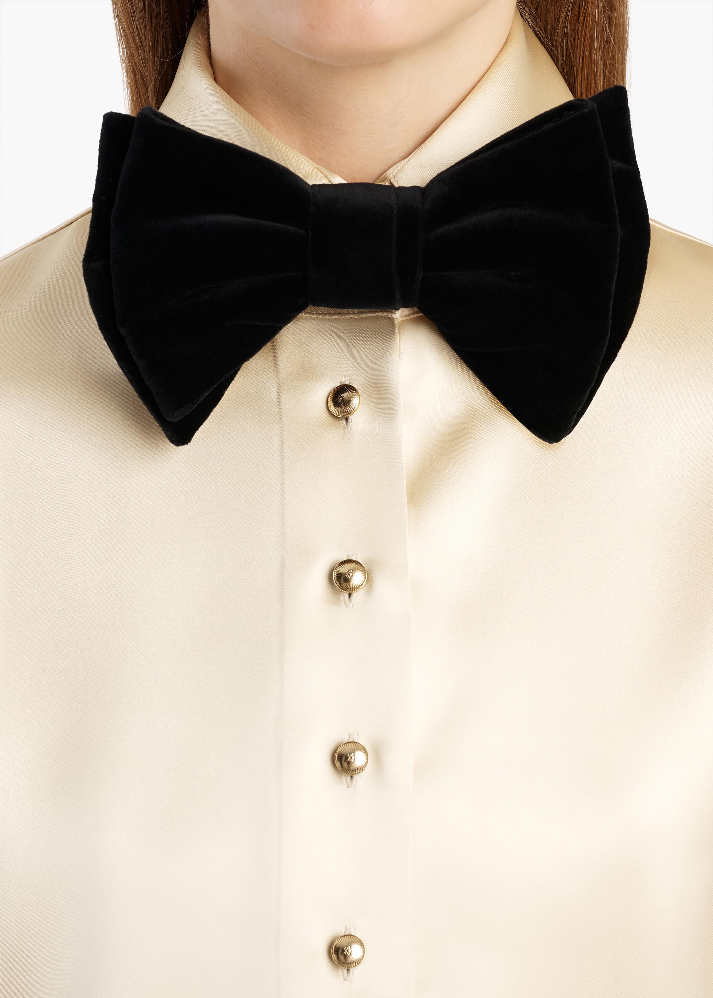 LIV BOWTIE BLACK 25051031 200 E