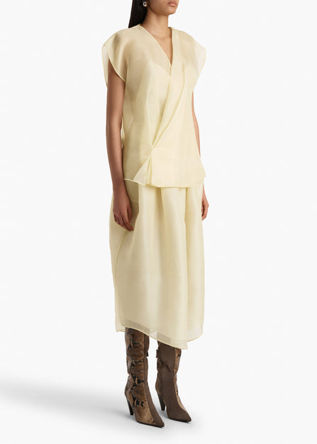 MER-TOP_PALE-YELLOW_2442382-615_A_STYLED