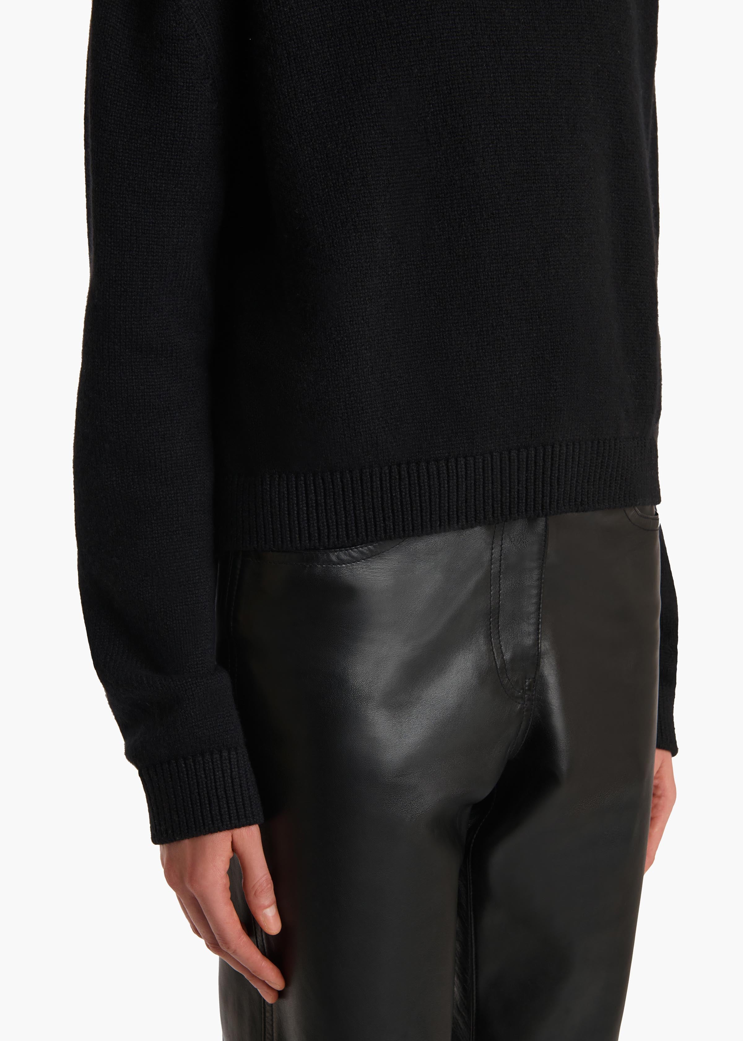 MILO-SWEATER_BLACK_18057650-200_E