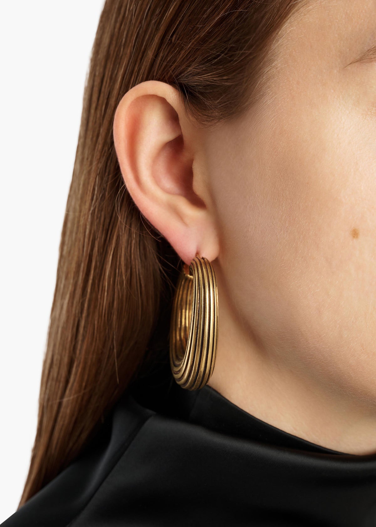 KHAITE - Santa Fe Hoop Earrings in Antique Gold