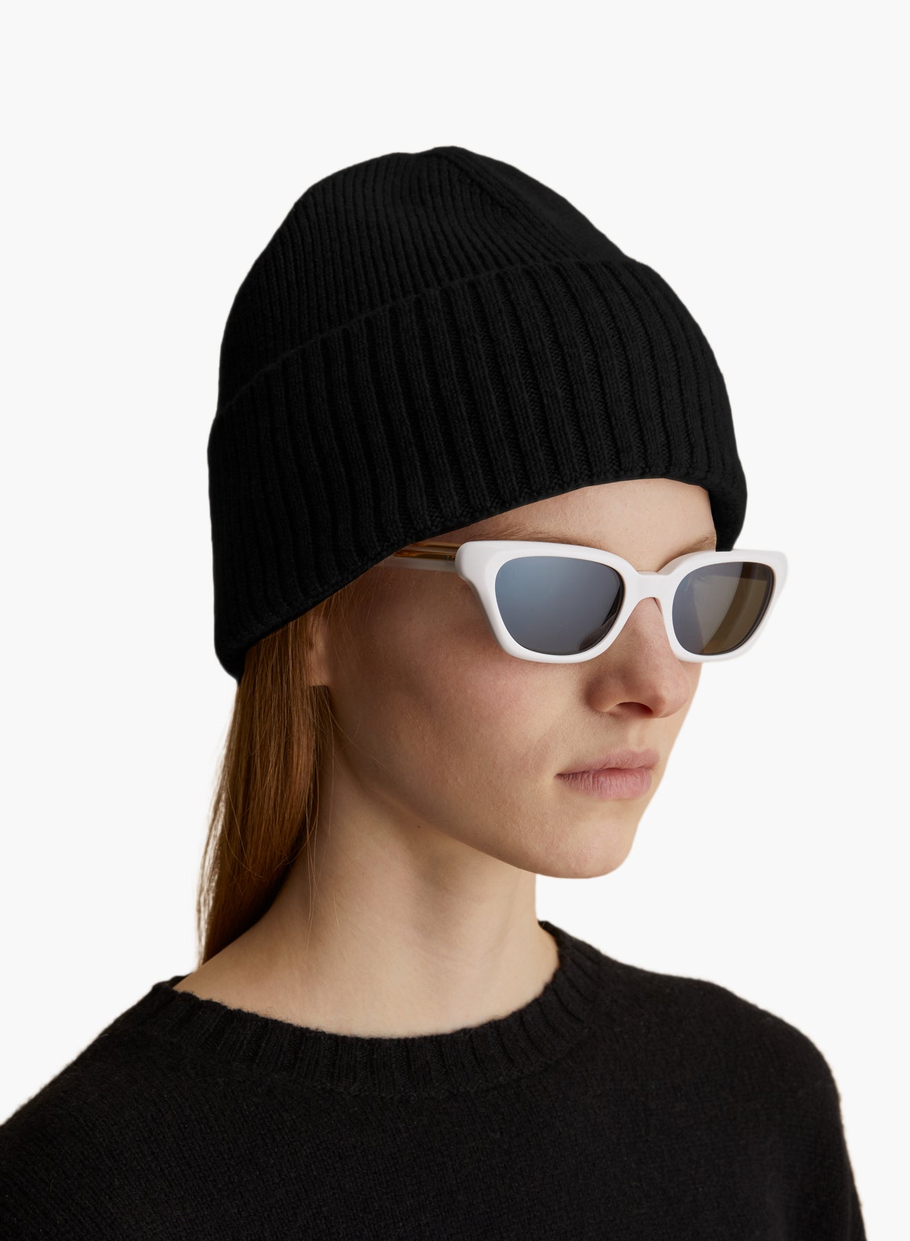 ADRO BEANIE IN BLACK ON FIGURE