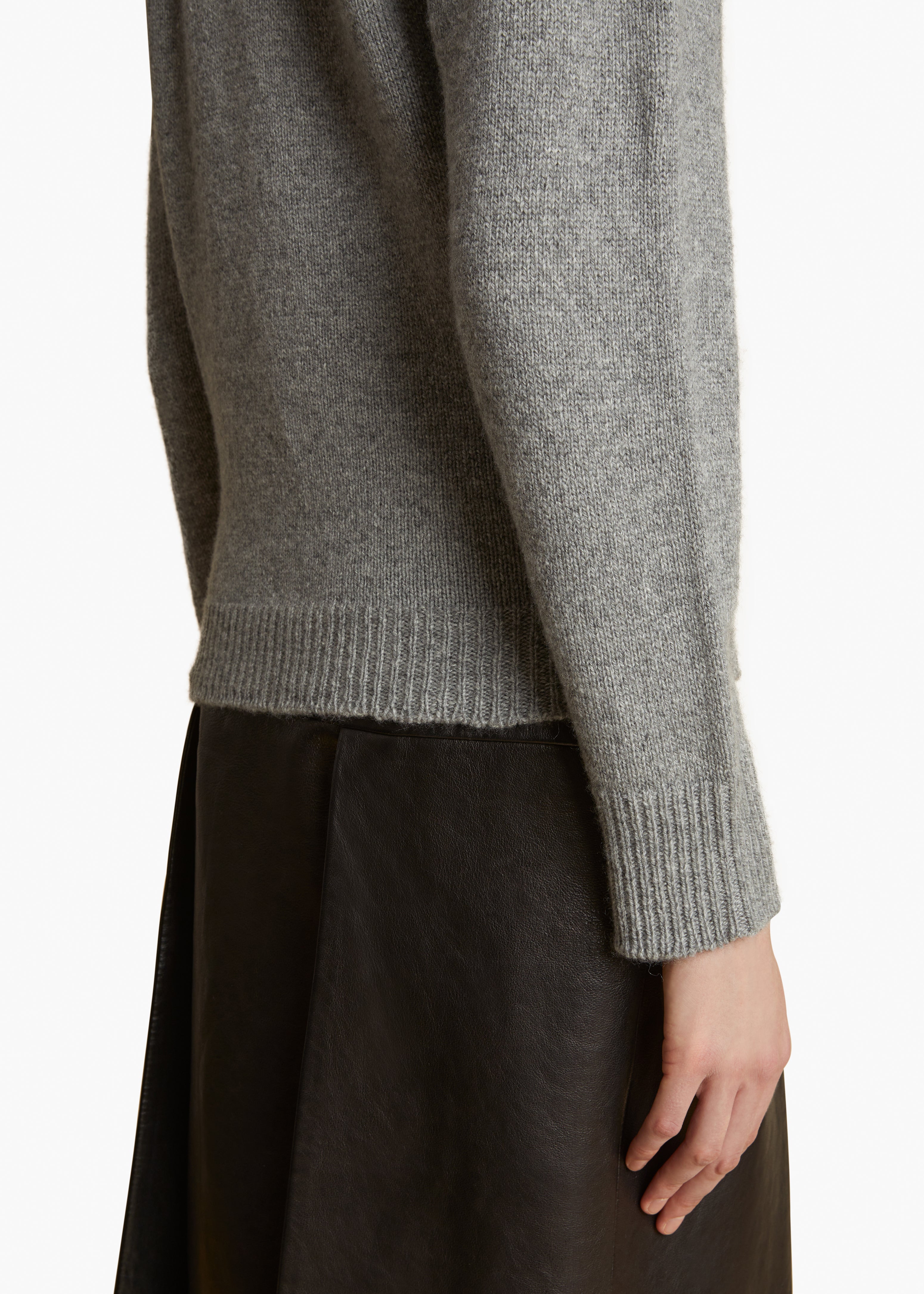 AMBRE SWEATER IN GRANITE DETAILED VIEW 1