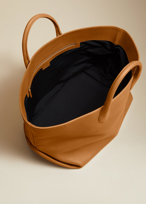 The Medium Amelia Tote in Nougat Leather