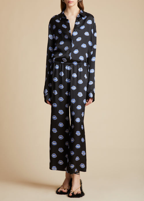 The Mindy Pant in Black with Cornflower Lip Print