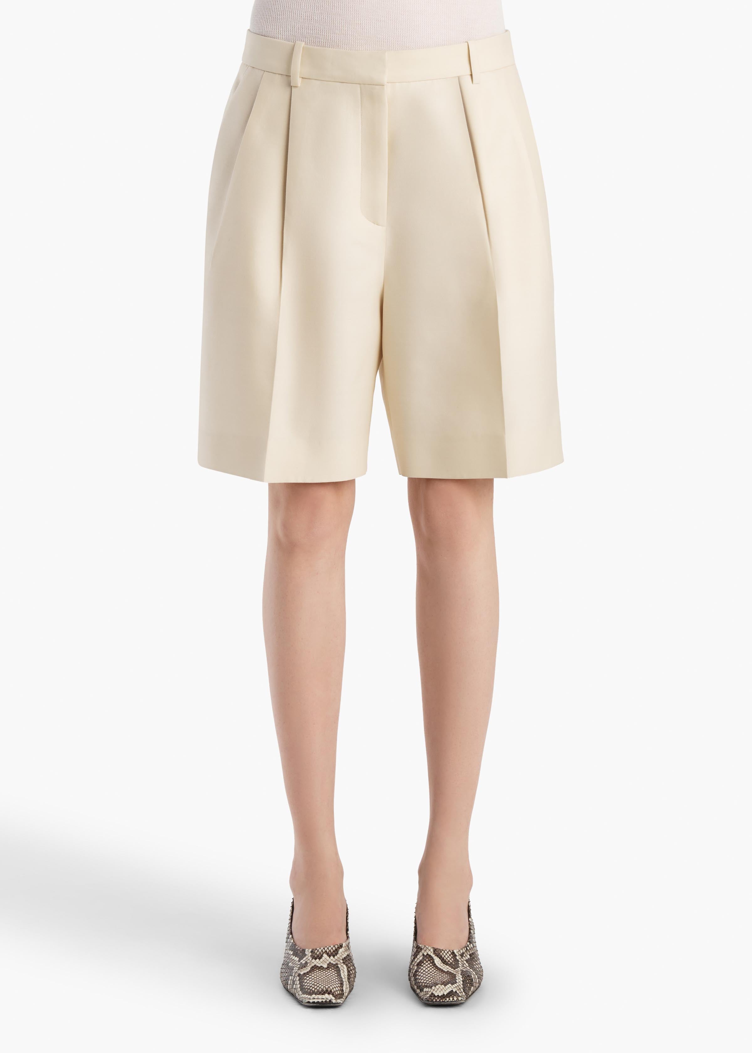 Auggie Short in Ivory Glow