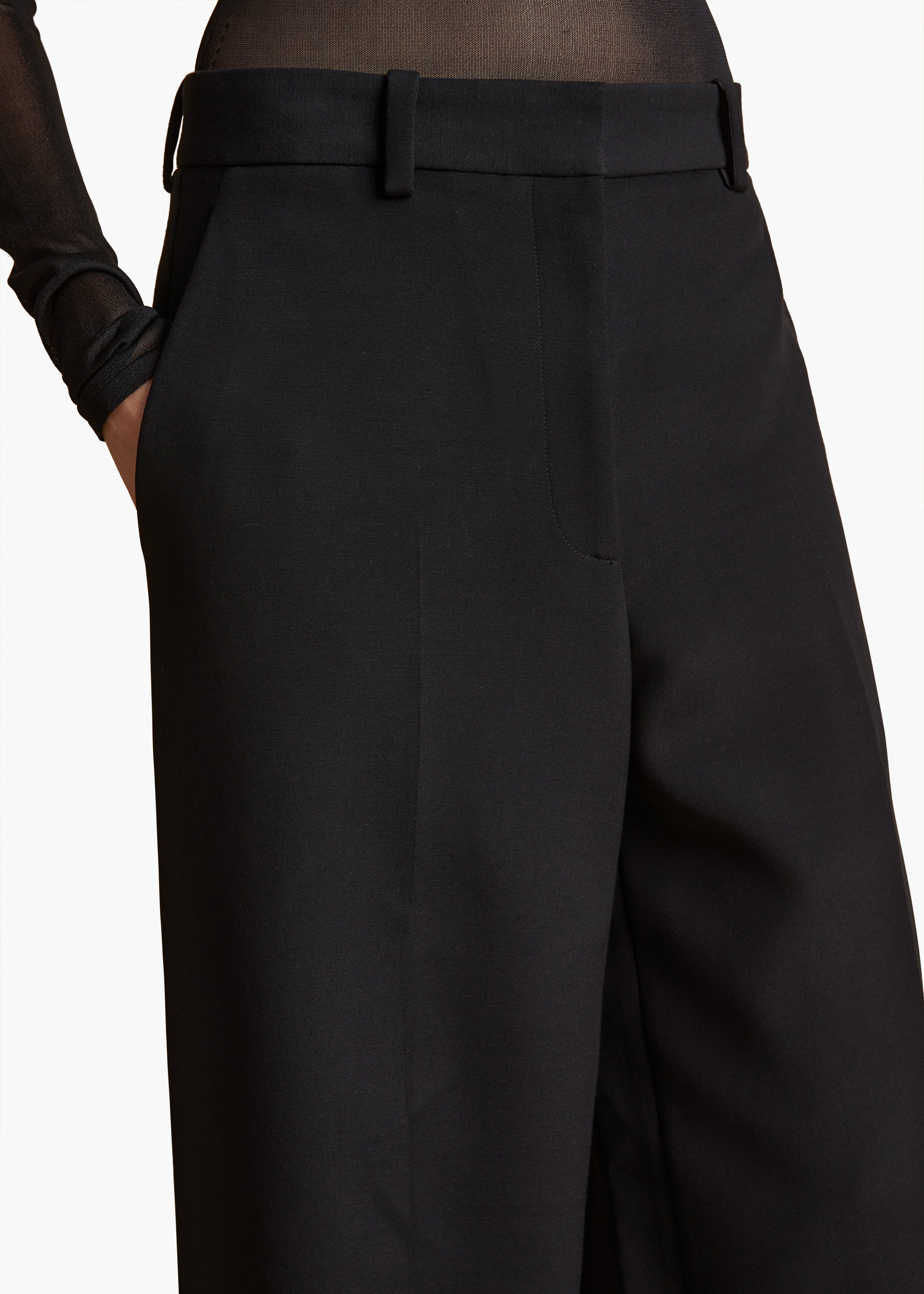 BACALL PANT IN BLACK DETAILED VIEW 2