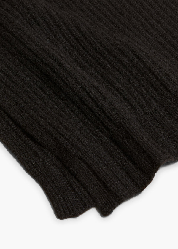 BLANC SCARF IN BLACK DETAILED VIEW 1