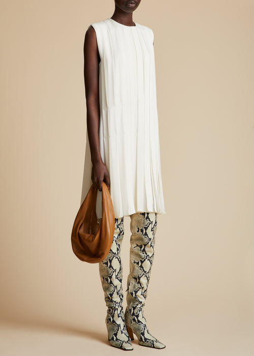 The Medium Olivia Hobo in Nougat Leather