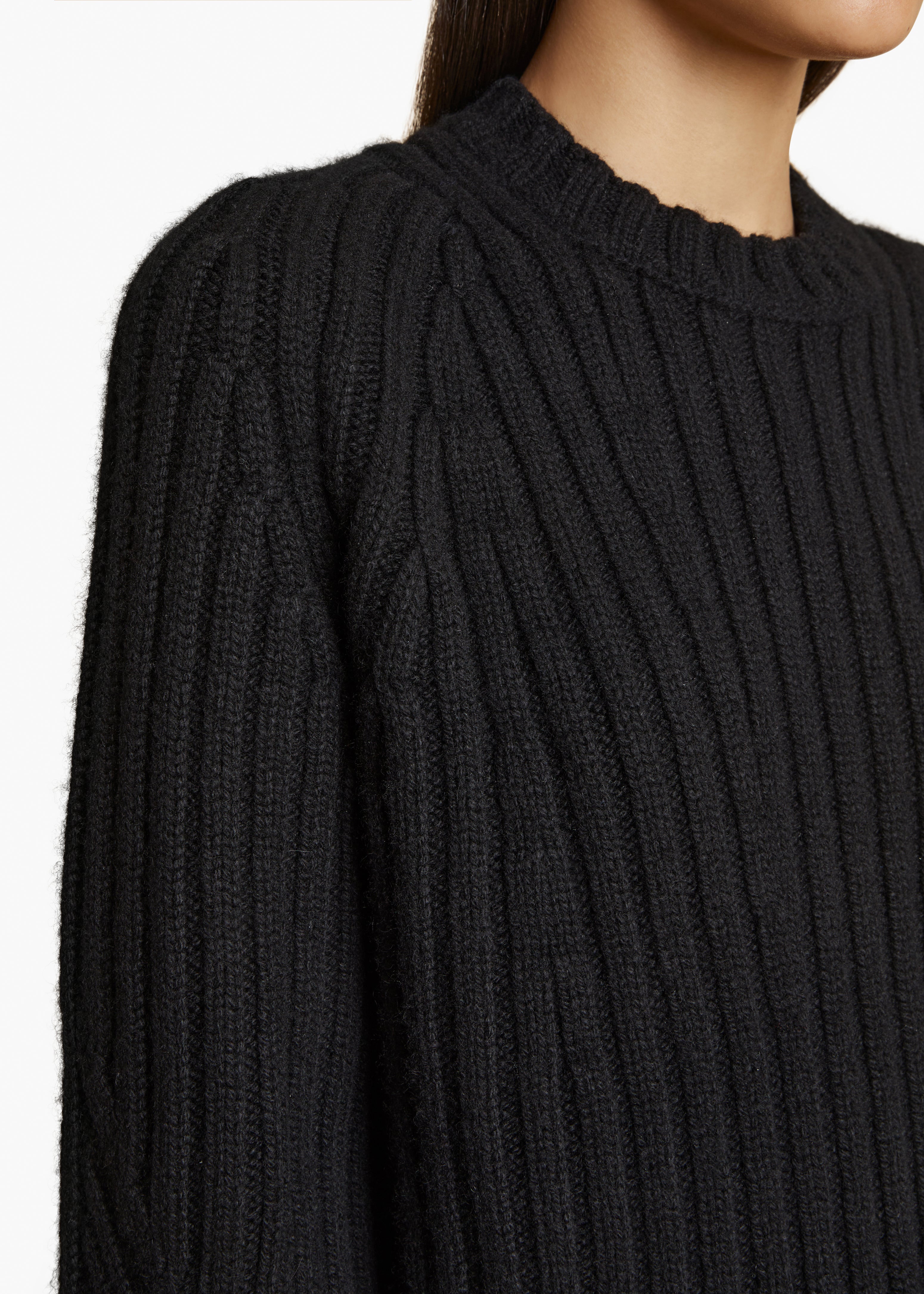 CALVIN SWEATER IN BLACK DETAILED VIEW 2