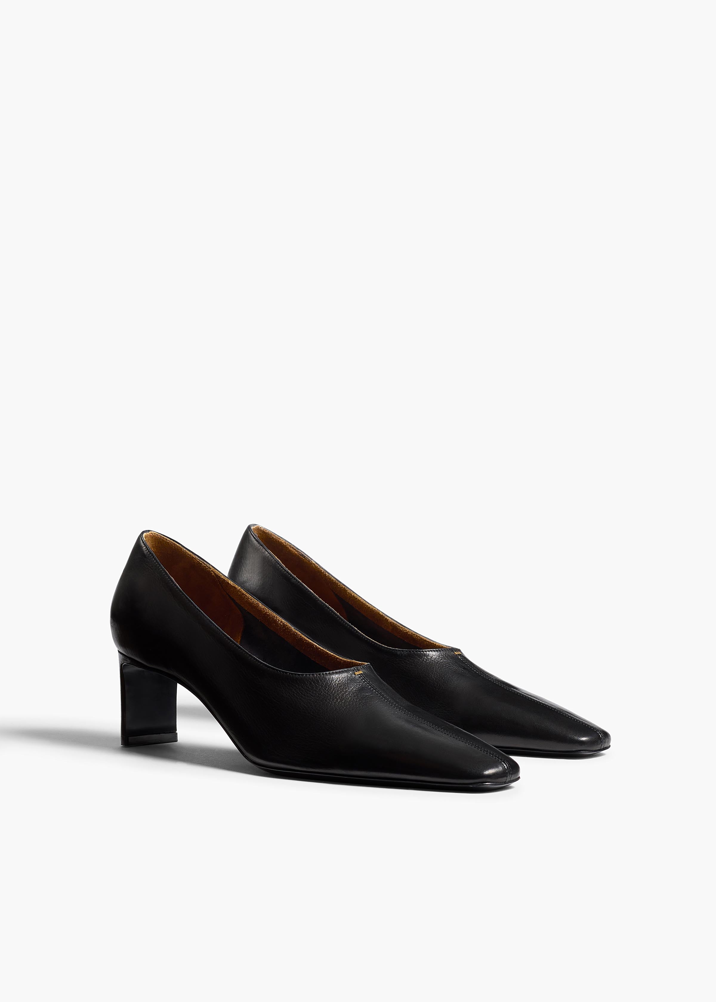Cecilia Pump in Black Leather