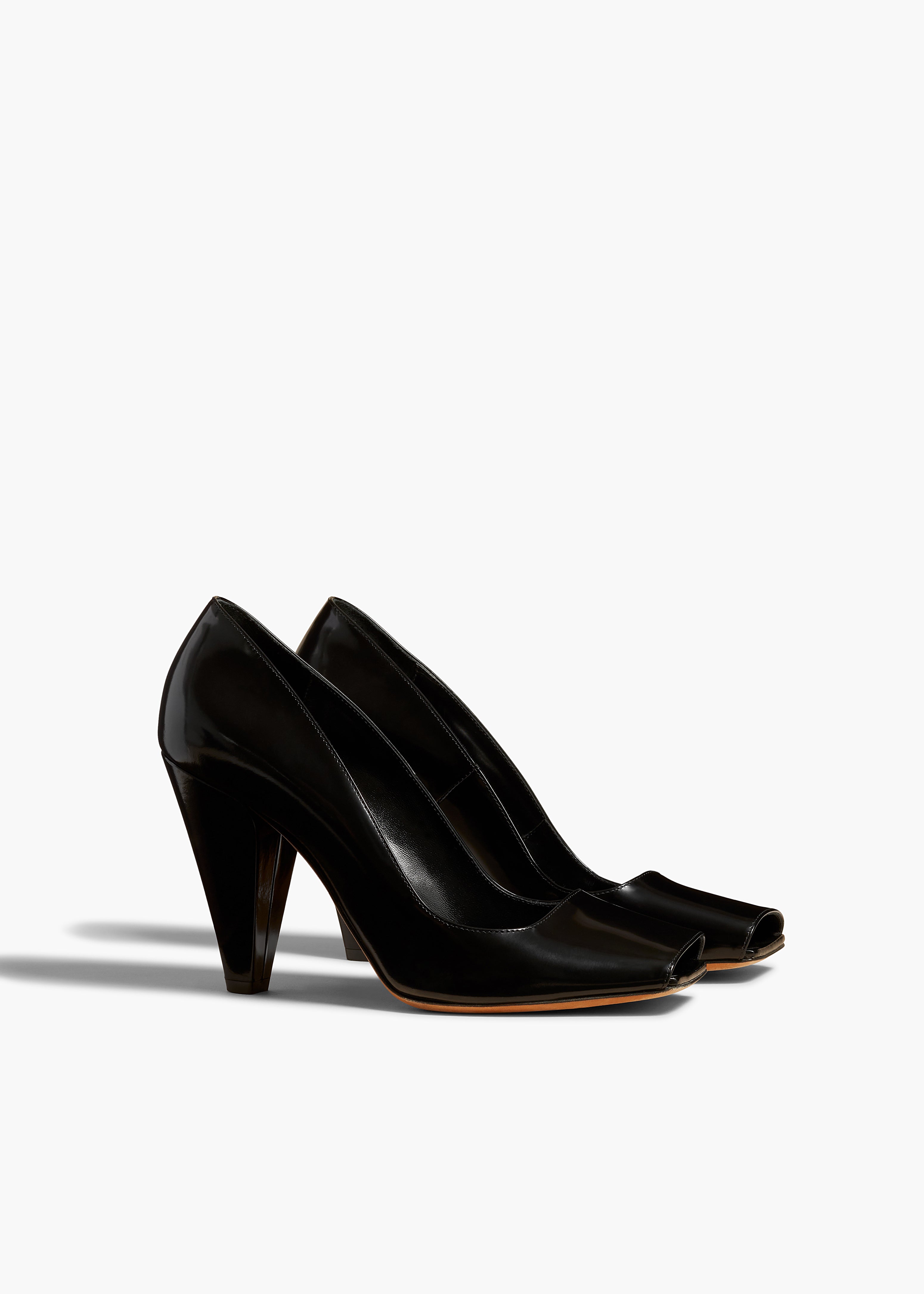 CEDAR HEEL IN BLACK LEATHER ANGLED VIEW