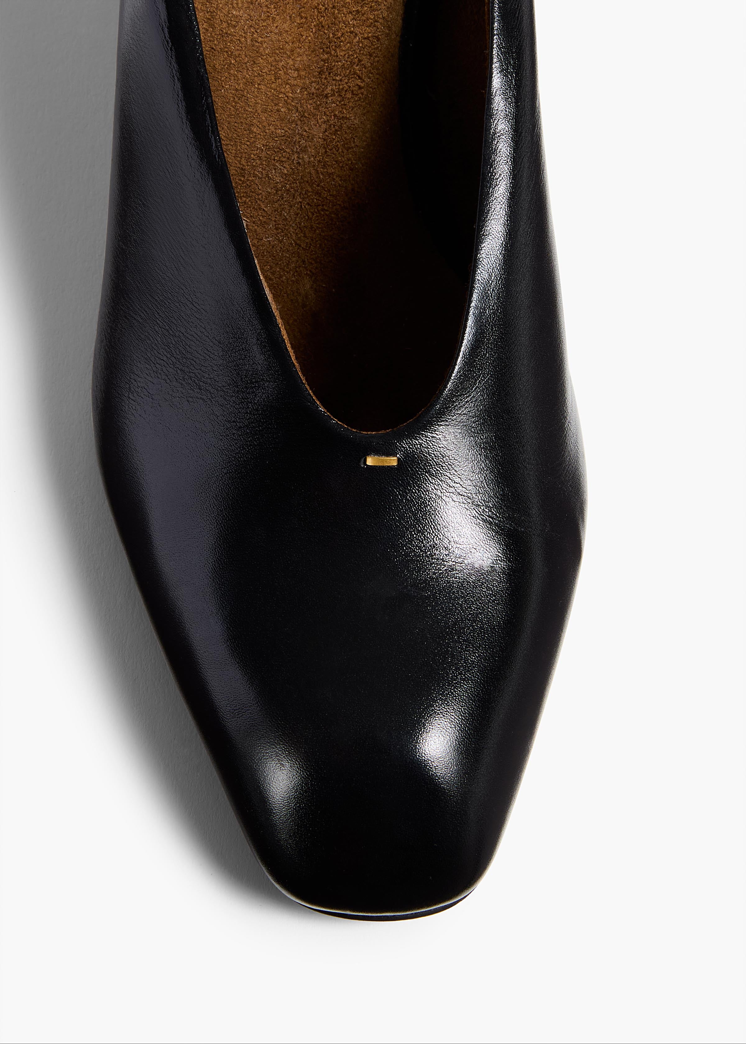 Colt Wedge in Black Glazed Leather