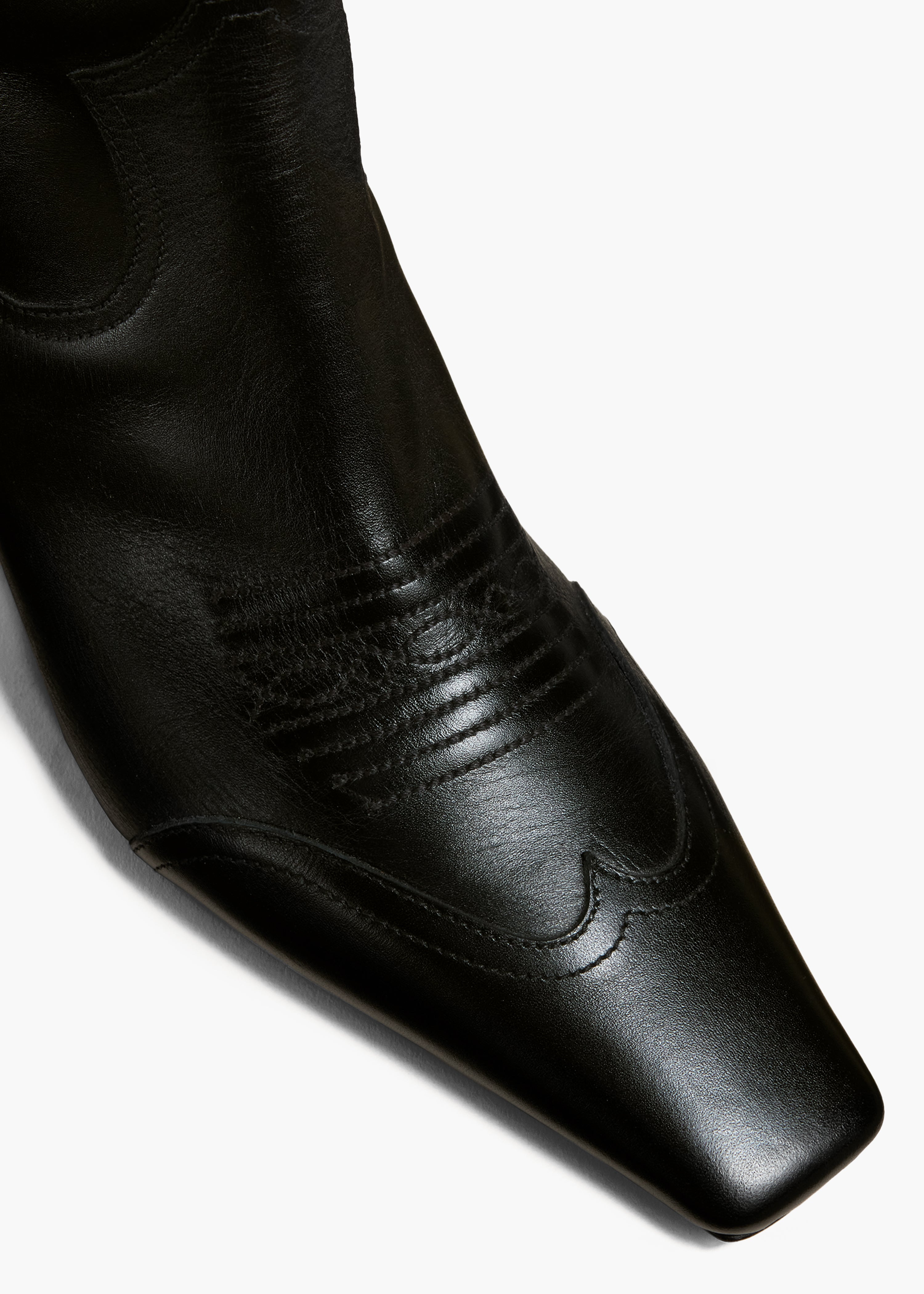 THE DALLAS KNEE HIGH BOOT IN BLACK LEATHER OVERHEAD VIEW