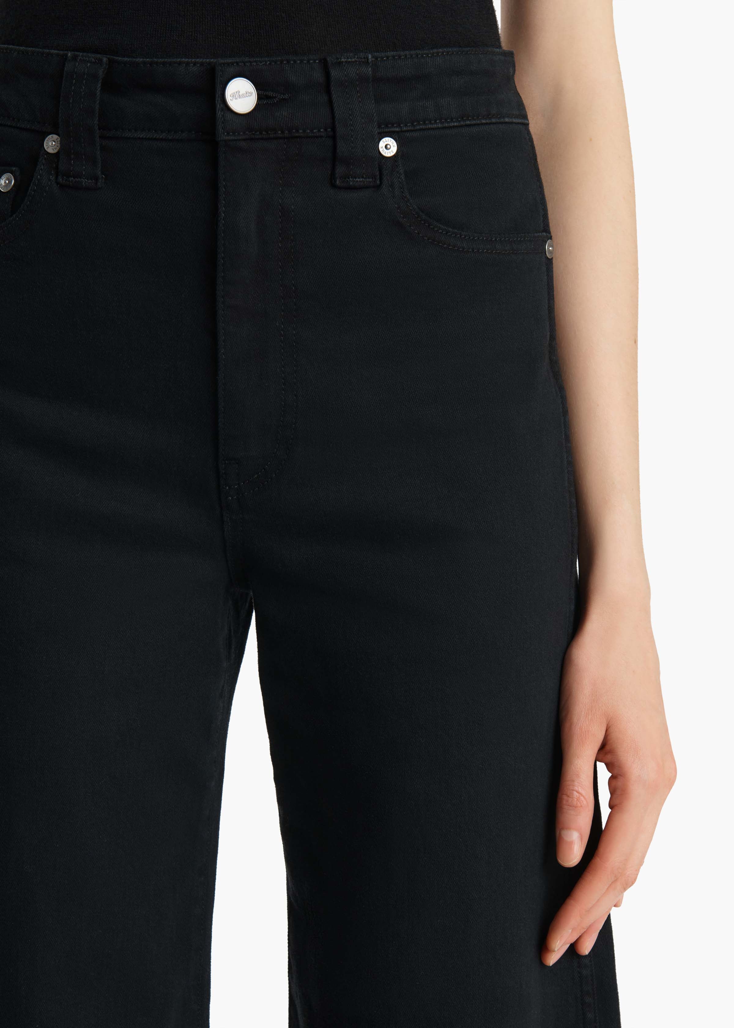 Delina Jean in Carlyle – KHAITE