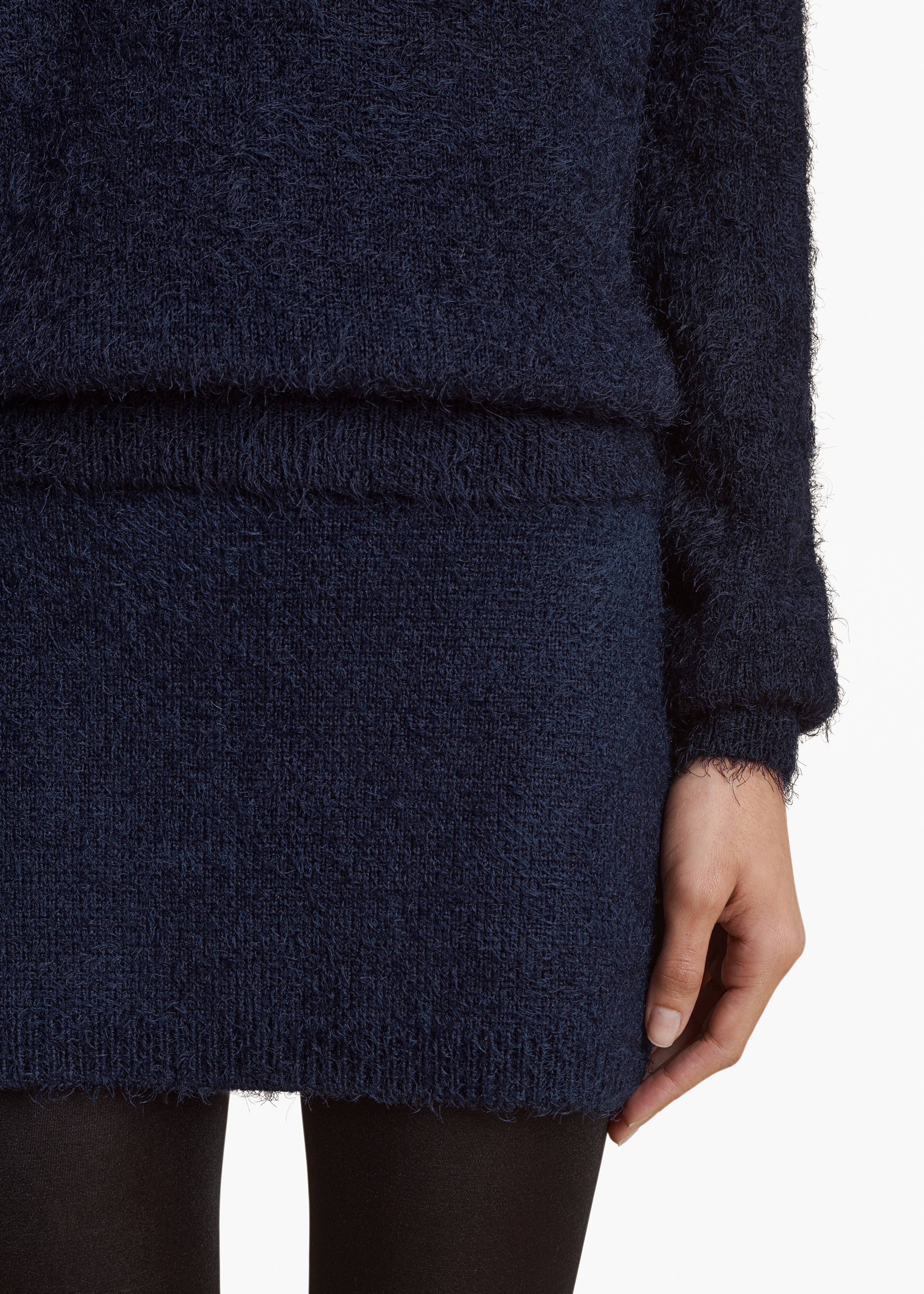 IRLA SWEATER IN NAVY DETAILED VIEW 2