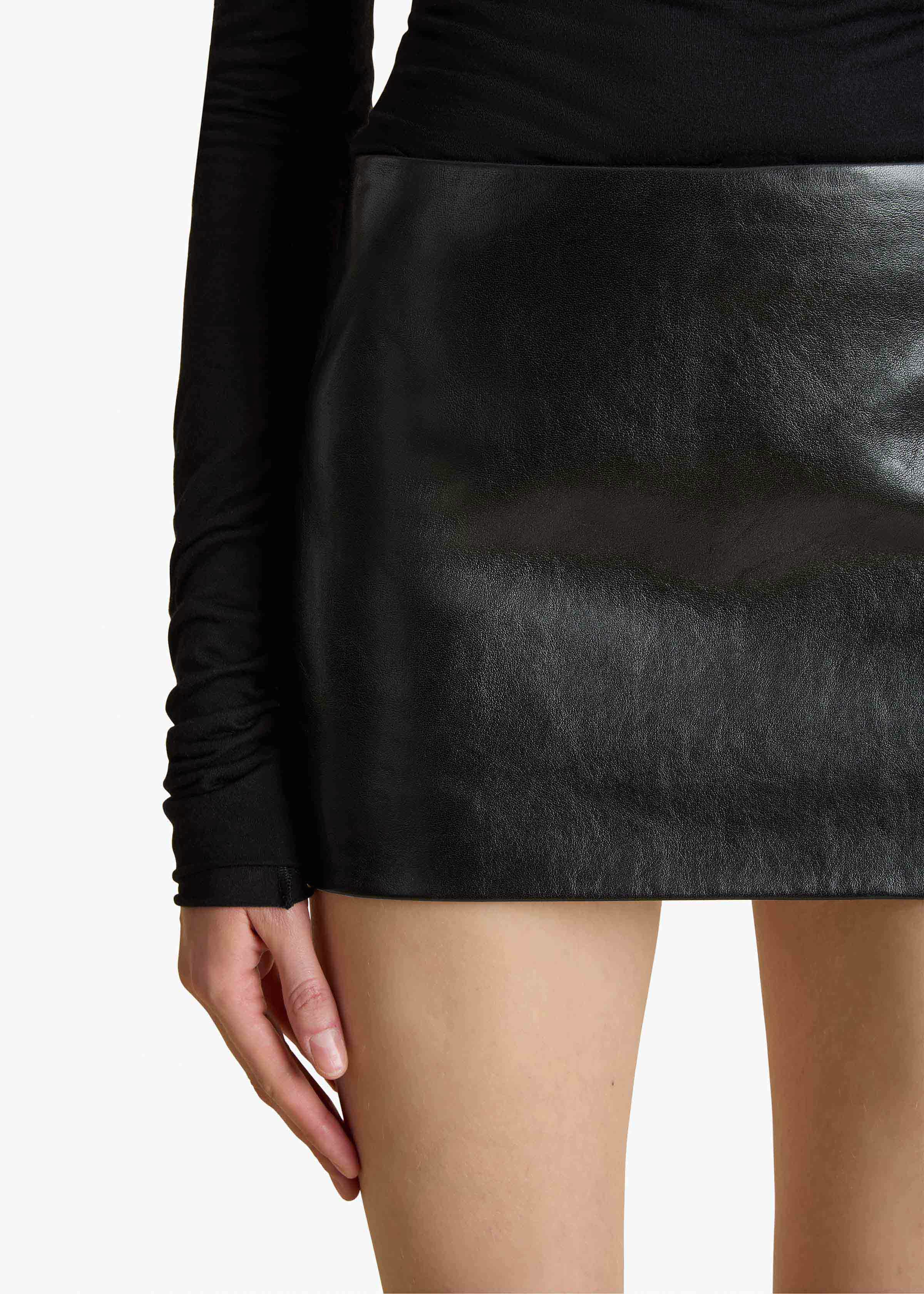 JETT SKIRT IN BLACK LEATHER DETAILED VIEW 2