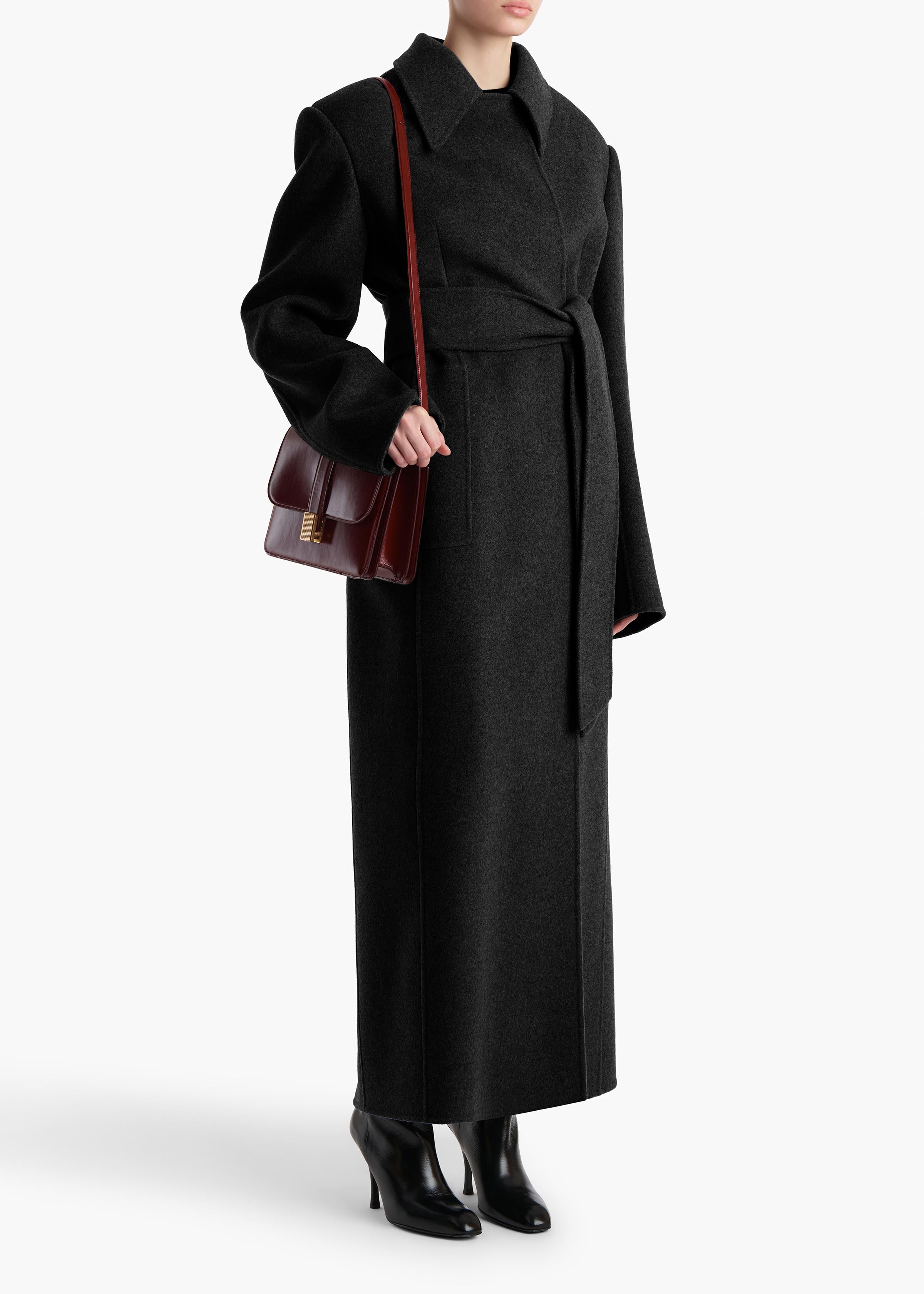 KHAITE コート Lea Coat in Black – KHAITE