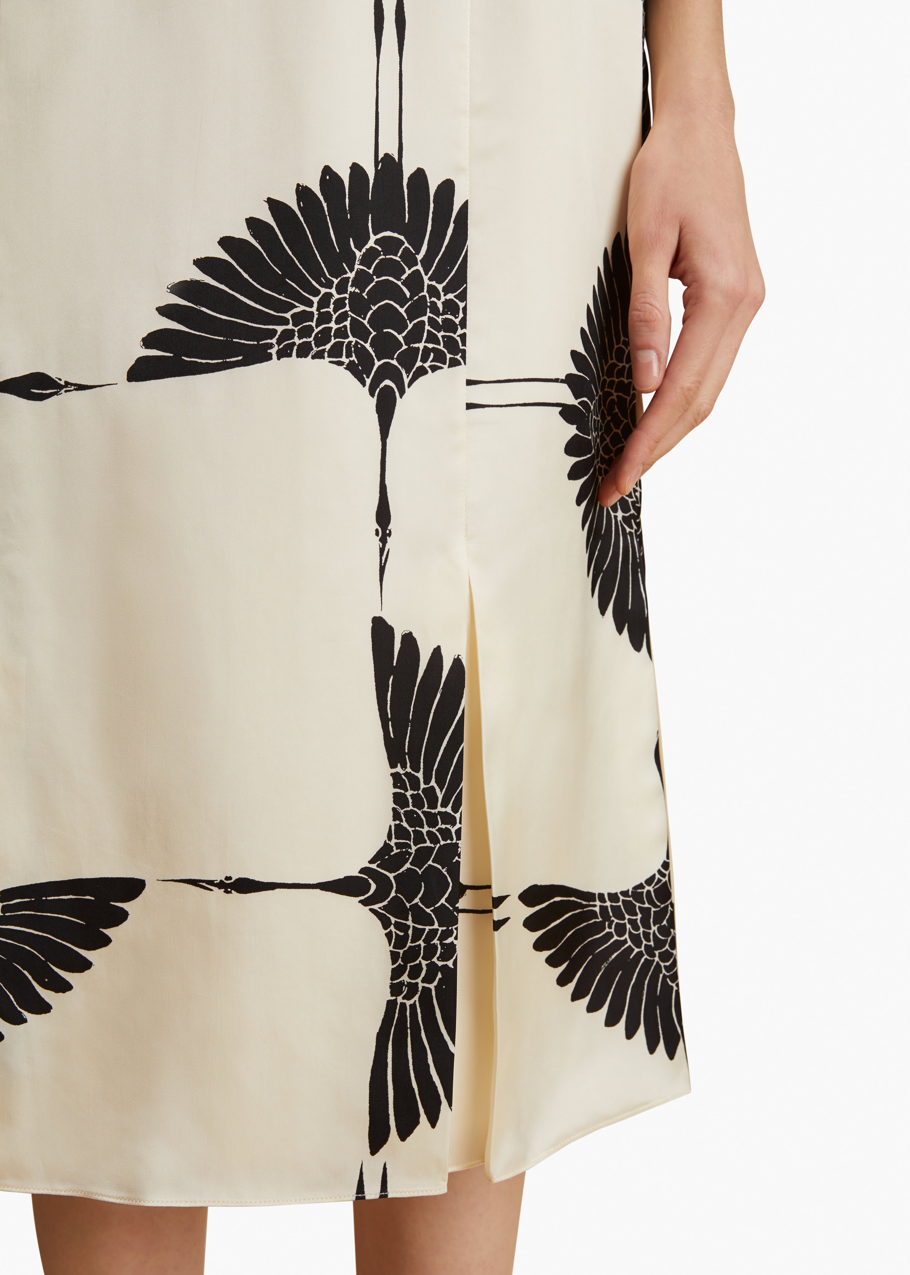 LEVY SKIRT IN CREAM AND BLACK CRANE PRINT DETAILED VIEW 2