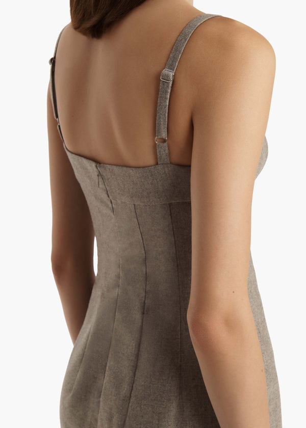 LOTTE-DRESS_SEPIA_5562604-992_E.jpg