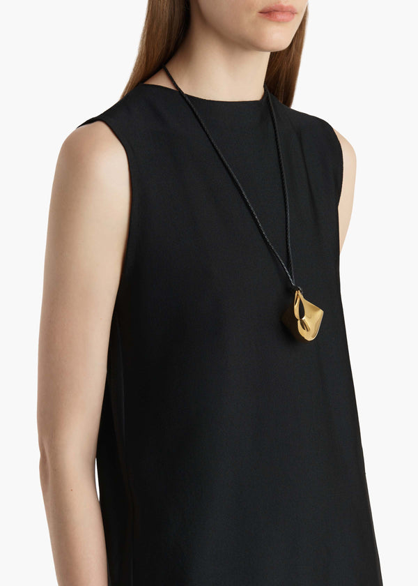 LOTUS-MEDIUM-PENDANT_GOLD_10141-027-917_E.jpg