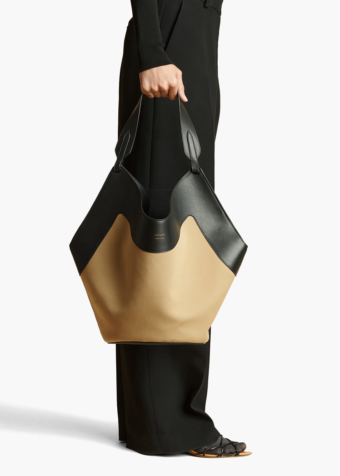 MEDIUM LOTUS HANDBAG IN HONEY AND BLACK LEATHER STYLED VIEW