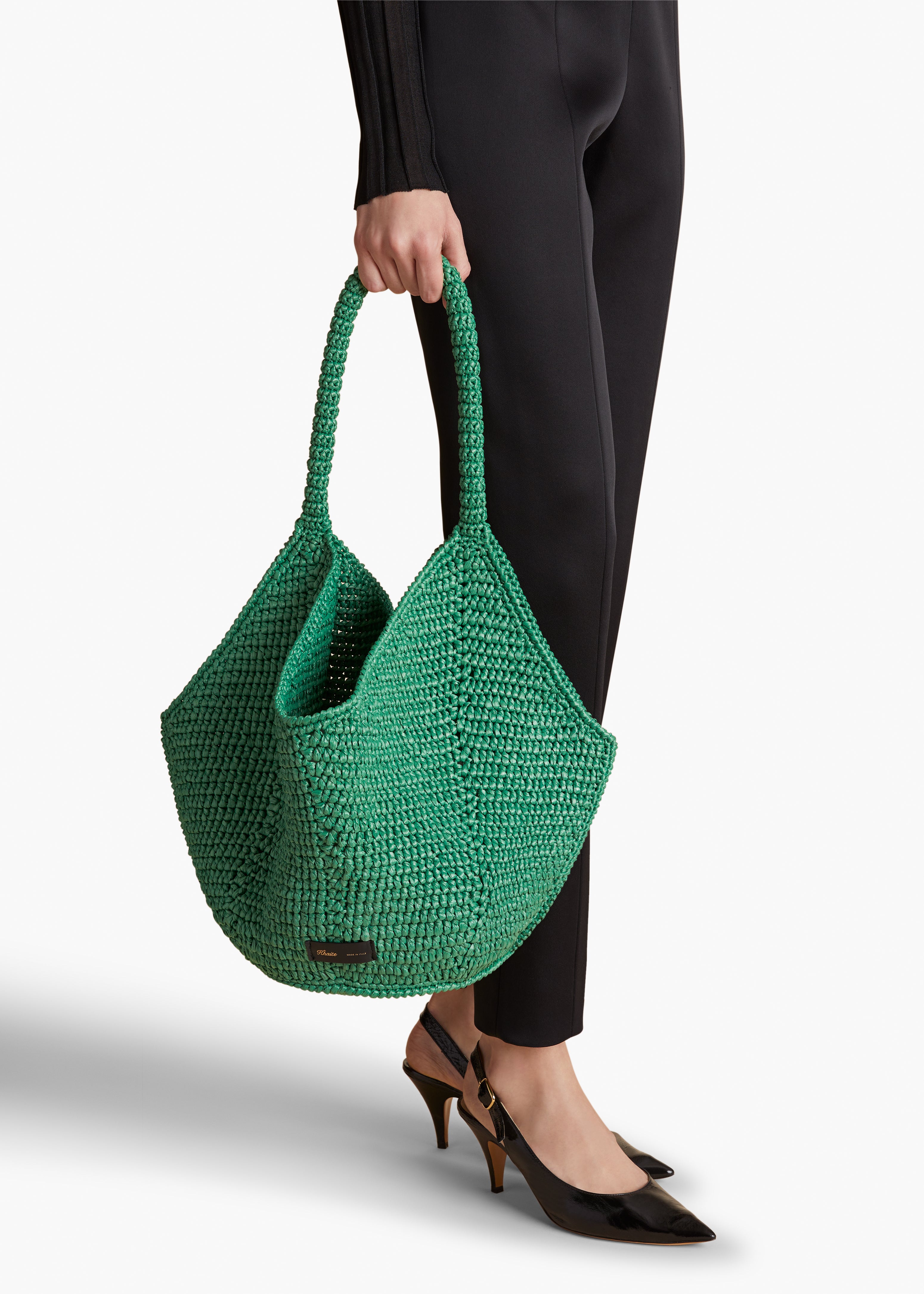 MEDIUM LOTUS TOTE IN FOREST GREEN RAFFIA ON FIGURE