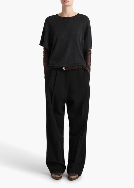 MAEVE-T-SHIRT_CHARCOAL_2386612-205_STYLED