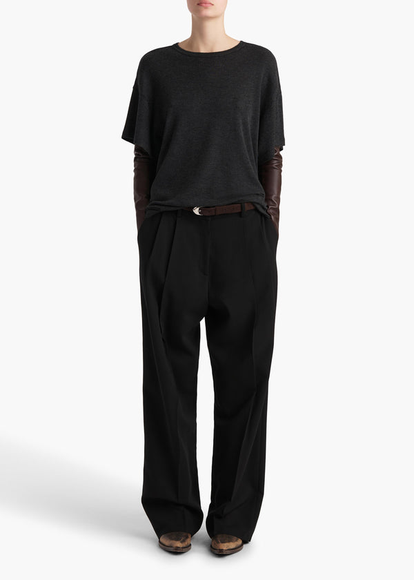 MAEVE-T-SHIRT_CHARCOAL_2386612-205_STYLED