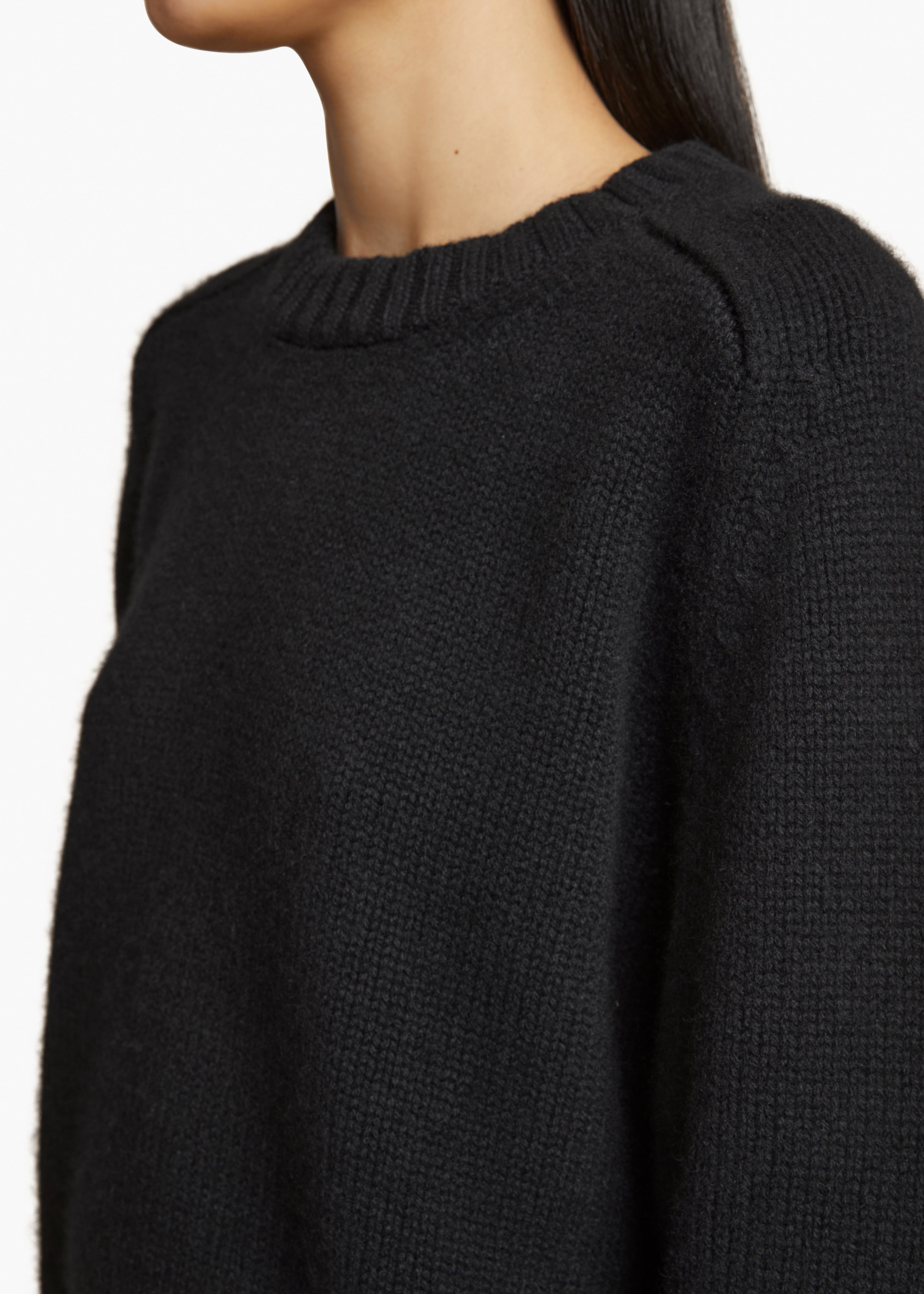 MAE SWEATER IN BLACK DETAILED VIEW 1