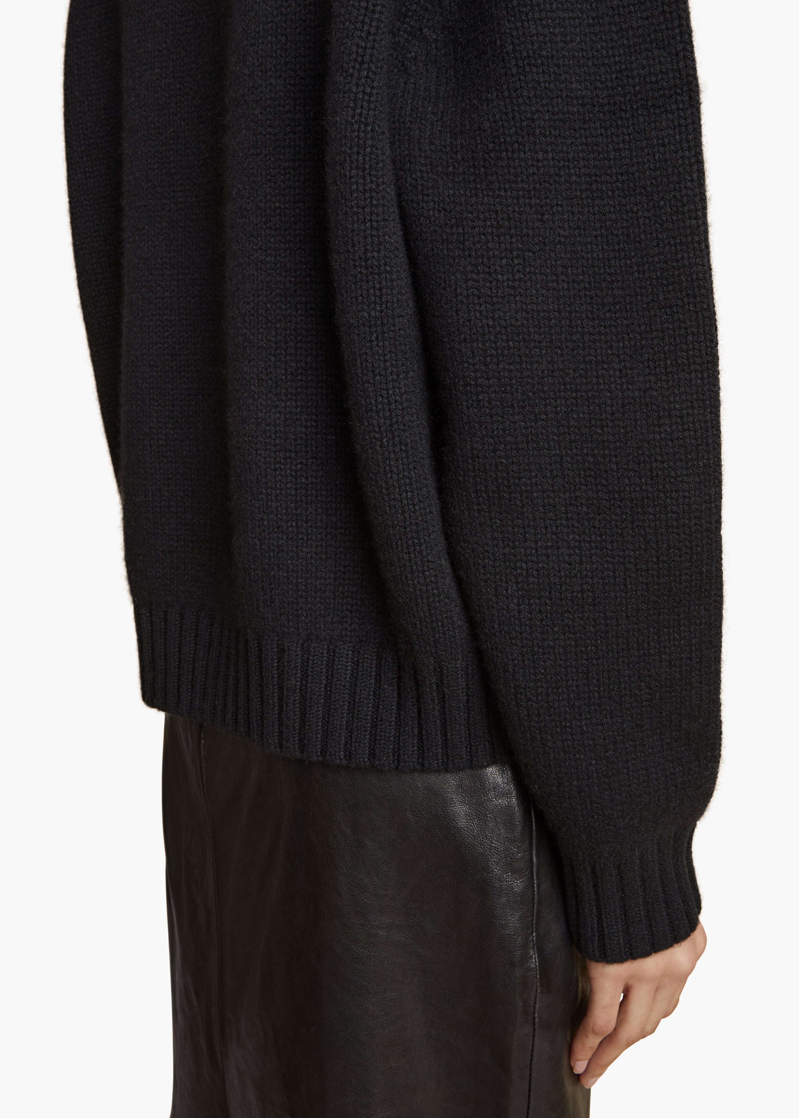 MAE SWEATER IN BLACK DETAILED VIEW 2