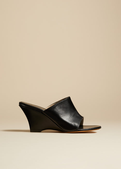 Marion leather thong sandals in black - Khaite