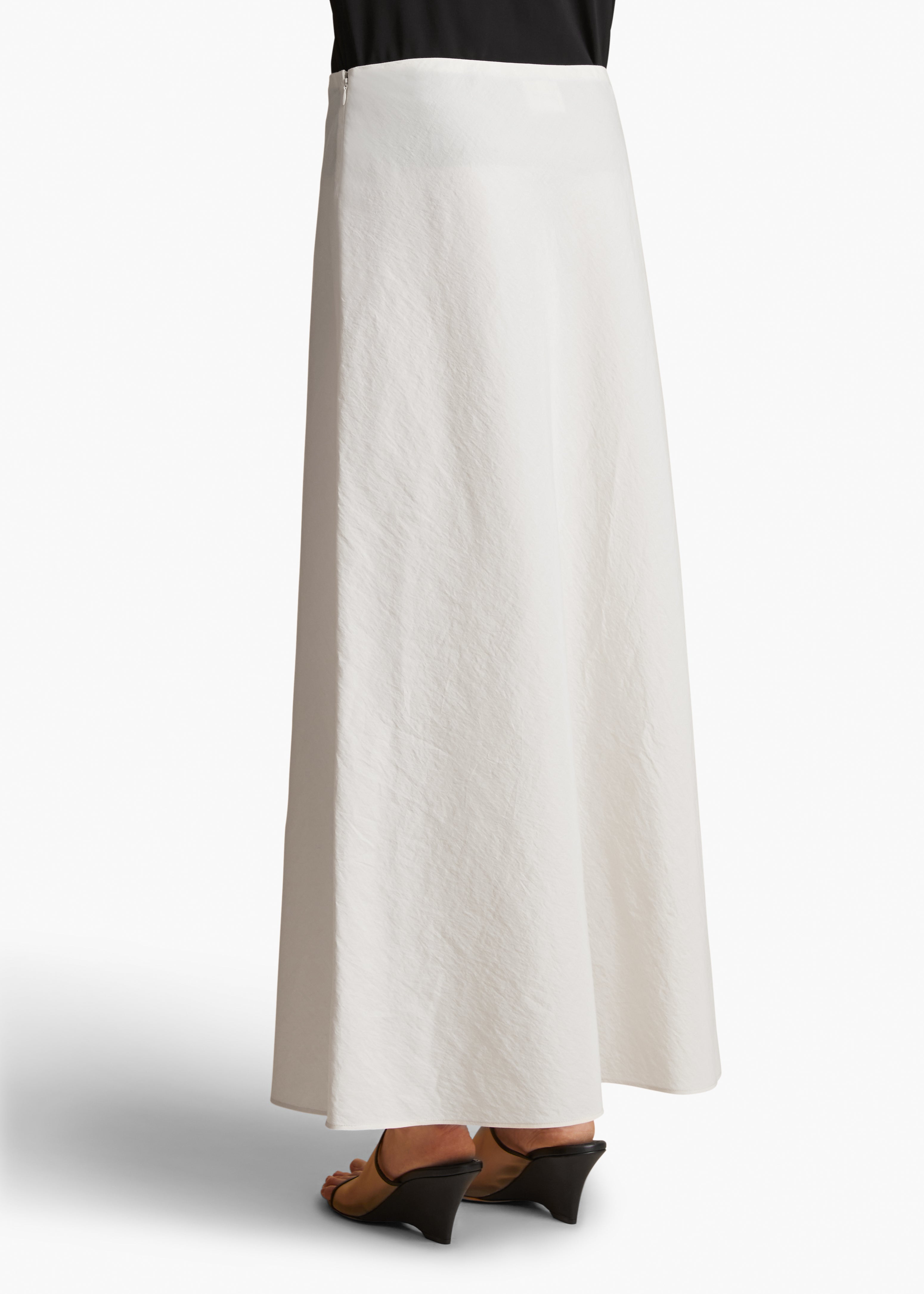 MAUVA SKIRT IN NATURAL BACK VIEW