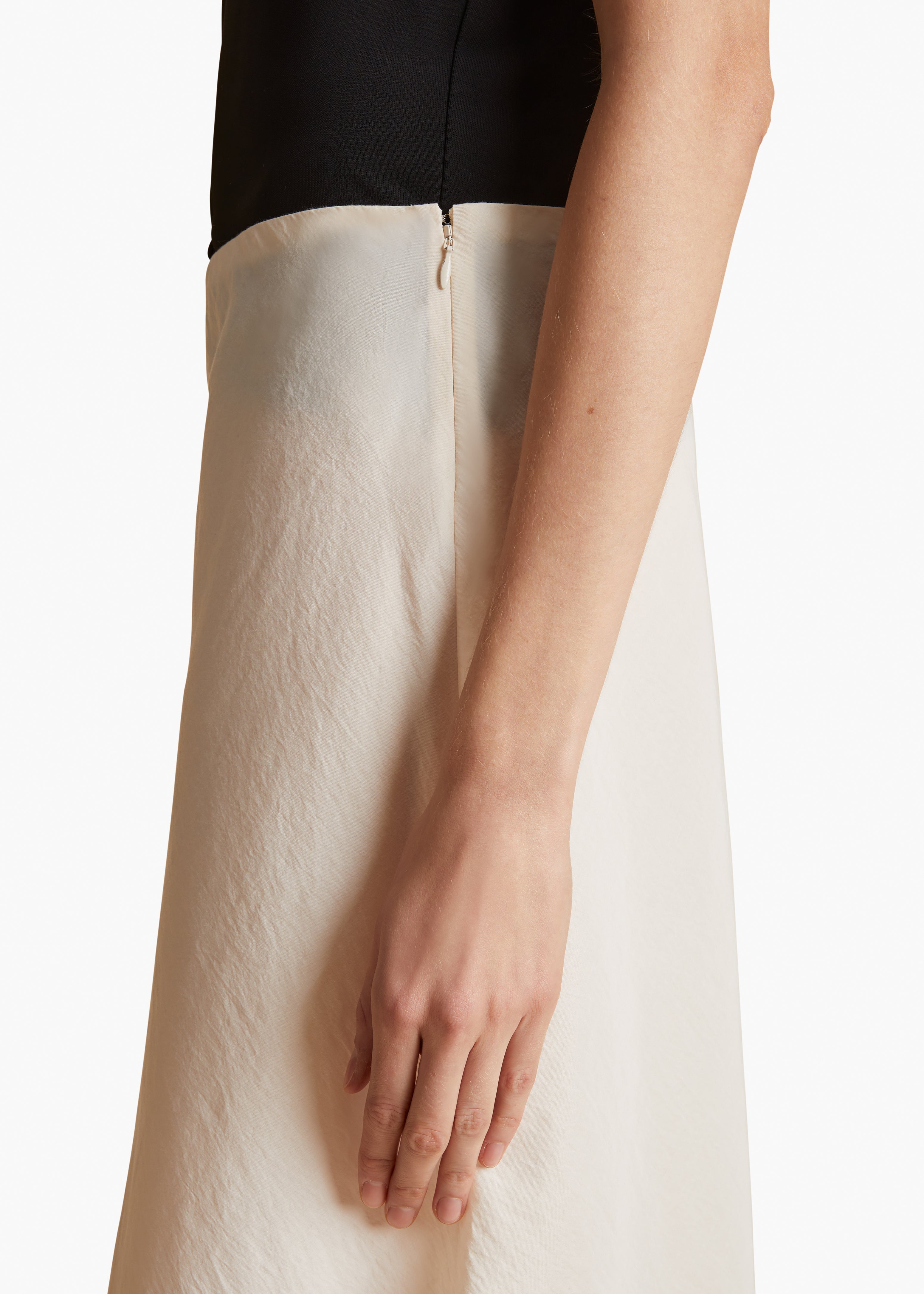 MAUVA SKIRT IN NATURAL DETAILED VIEW 1