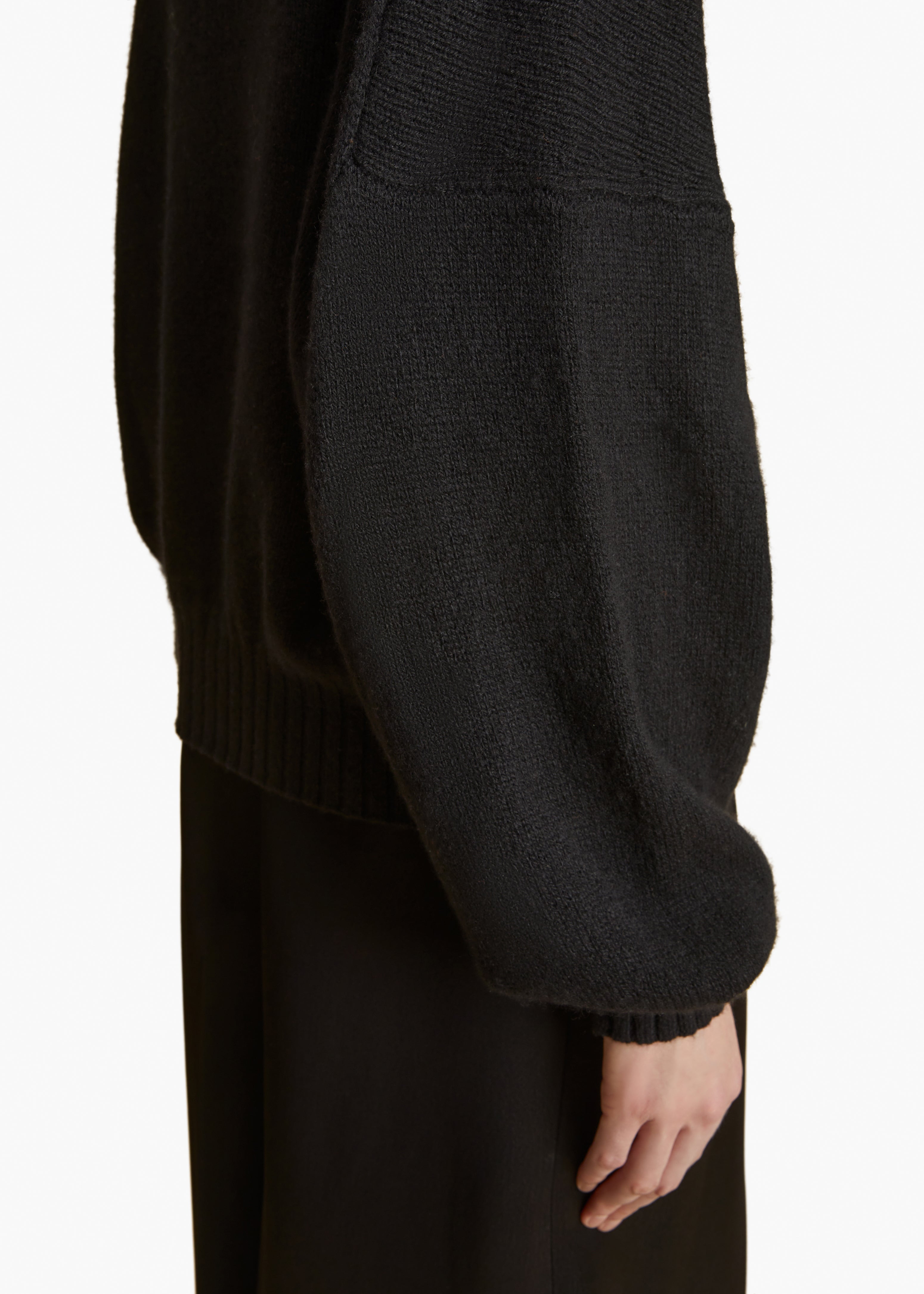 MORRIS SWEATER IN BLACK DETAILED VIEW 2