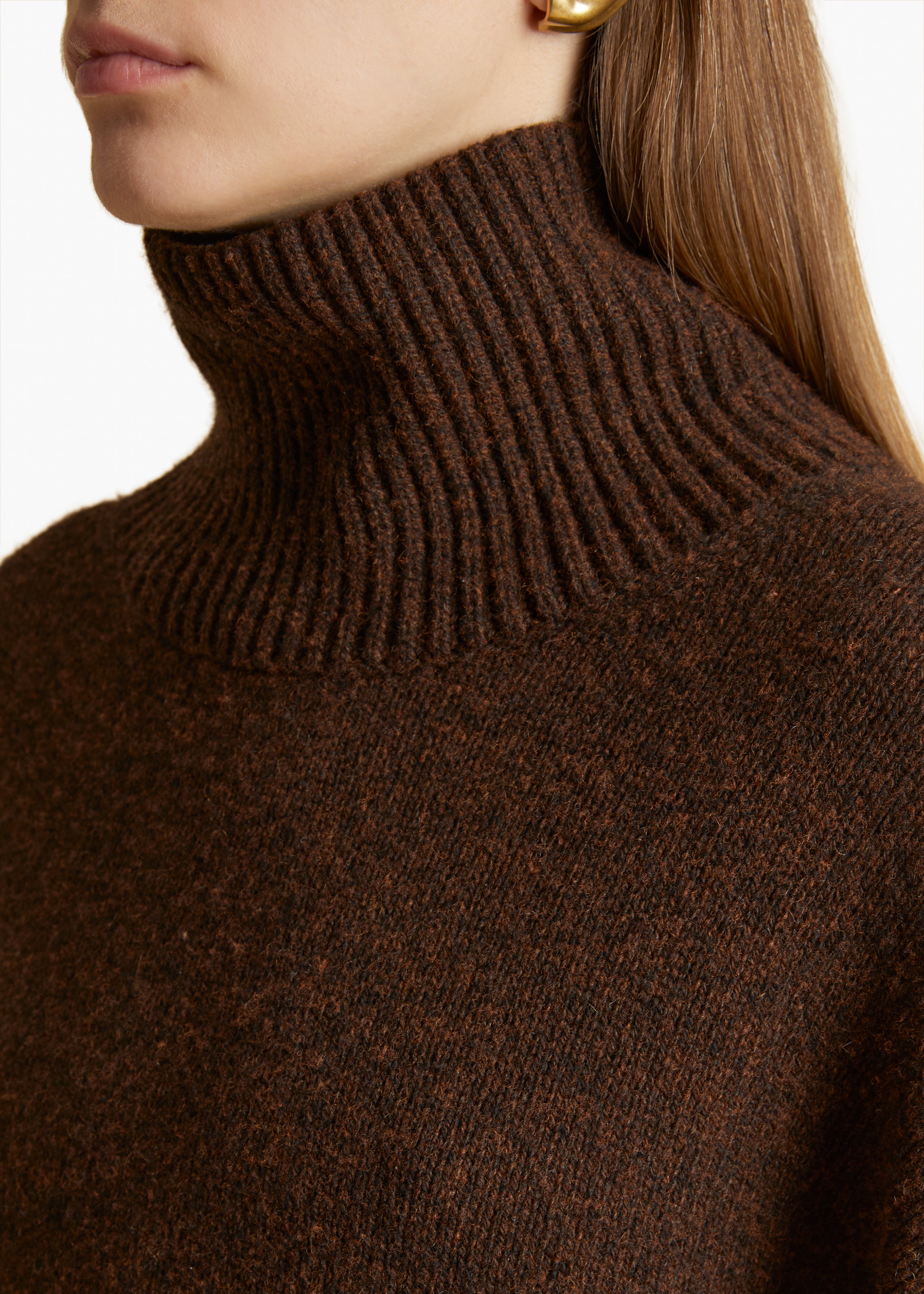 MORRIS SWEATER IN CHESTNUT DETAILED VIEW 1