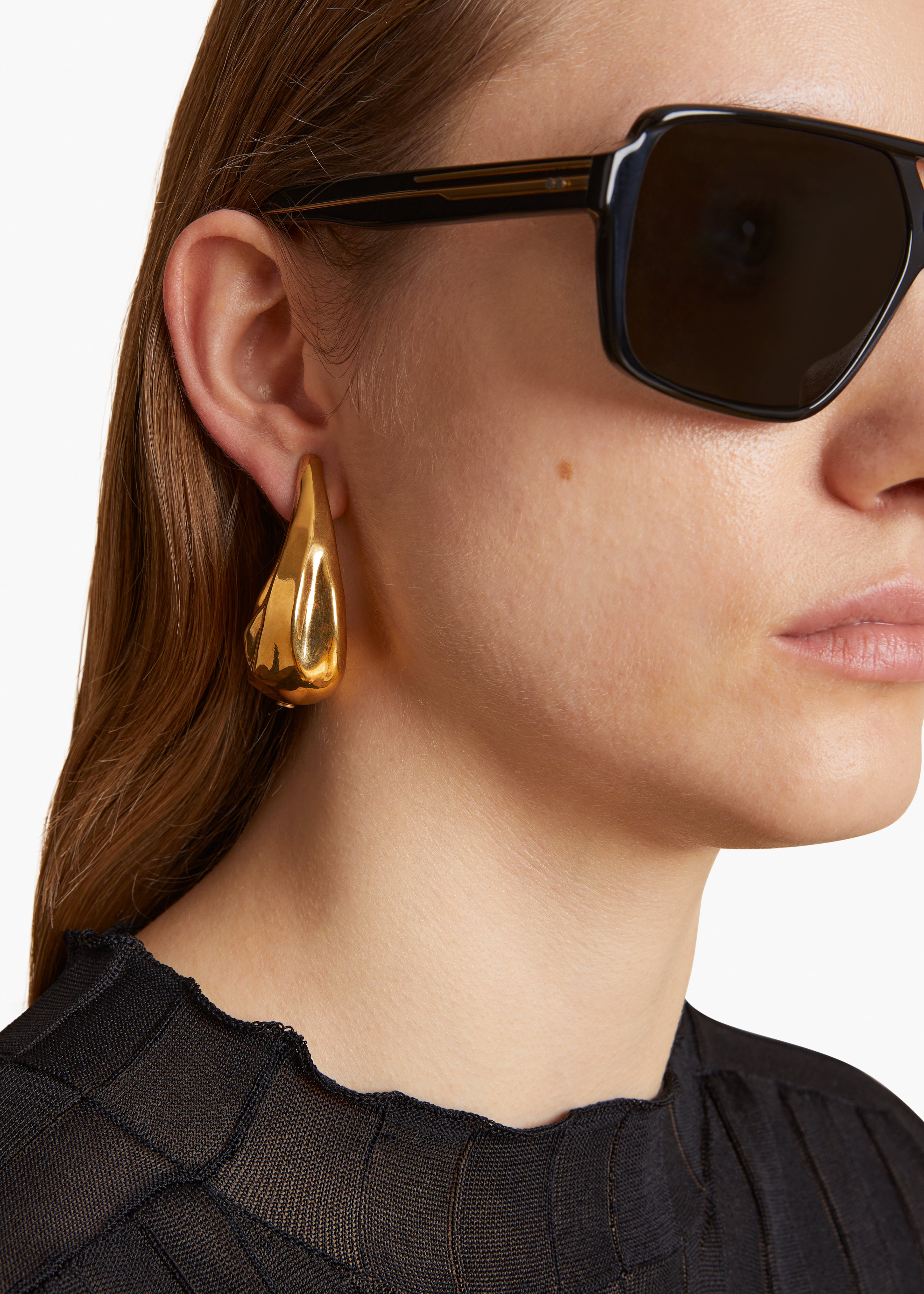 KHAITE - Medium Olivia Hoop Earrings in Gold