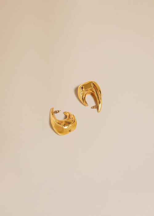 The Medium Olivia Hoop Earrings in Antique Gold