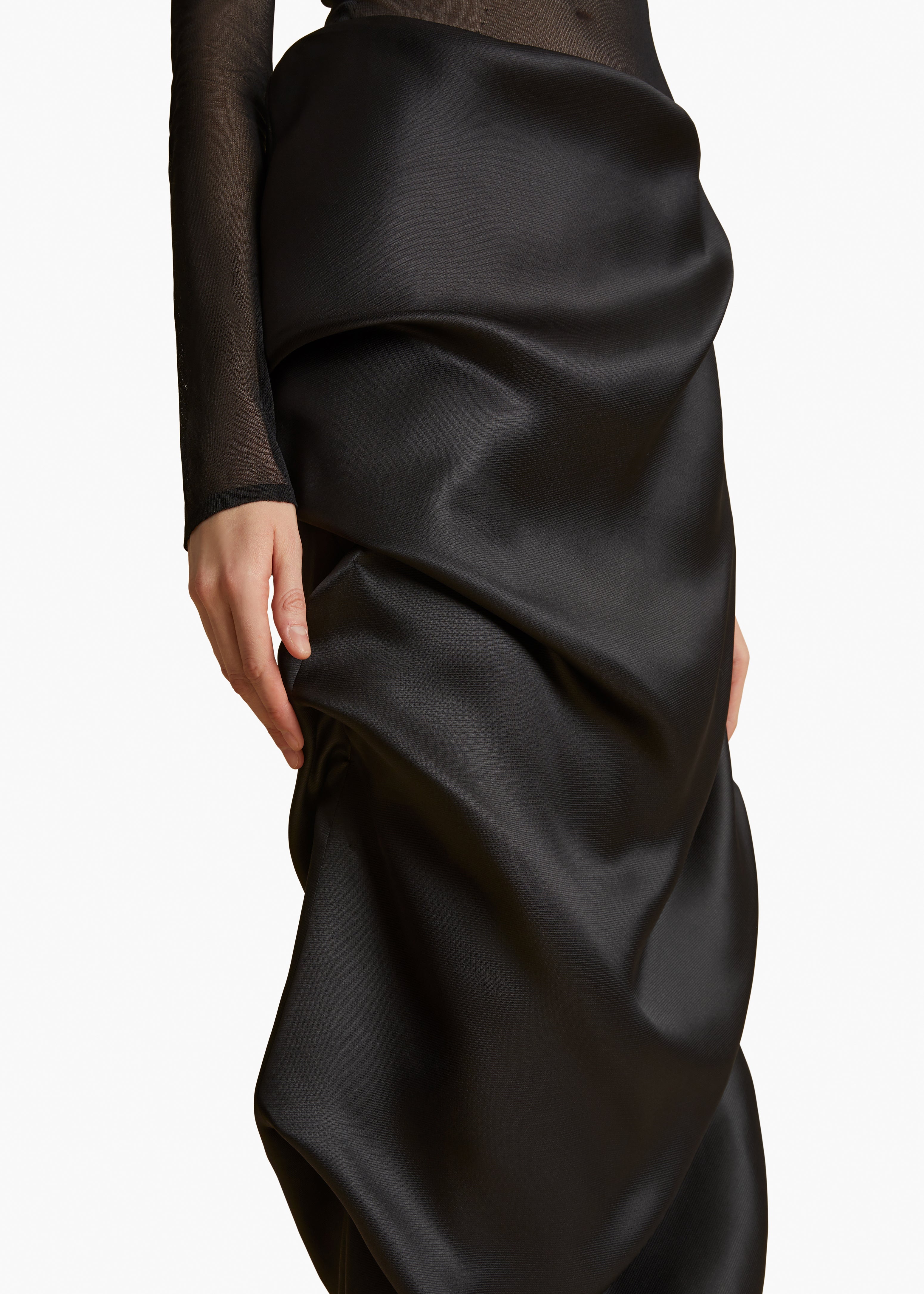 OLULA SKIRT IN BLACK DETAILED VIEW 1