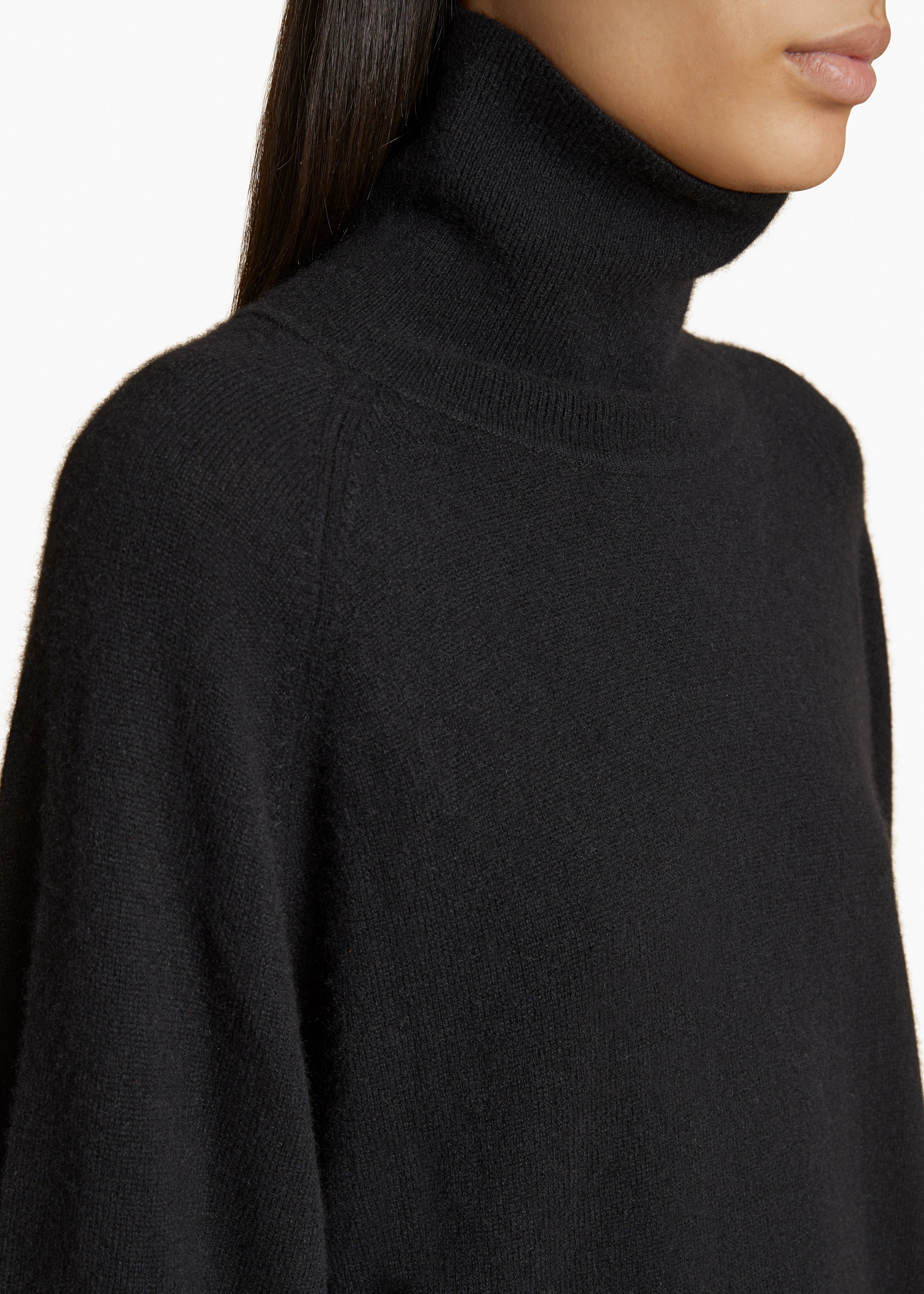 PERCY SWEATER IN BLACK DETAILED VIEW 2