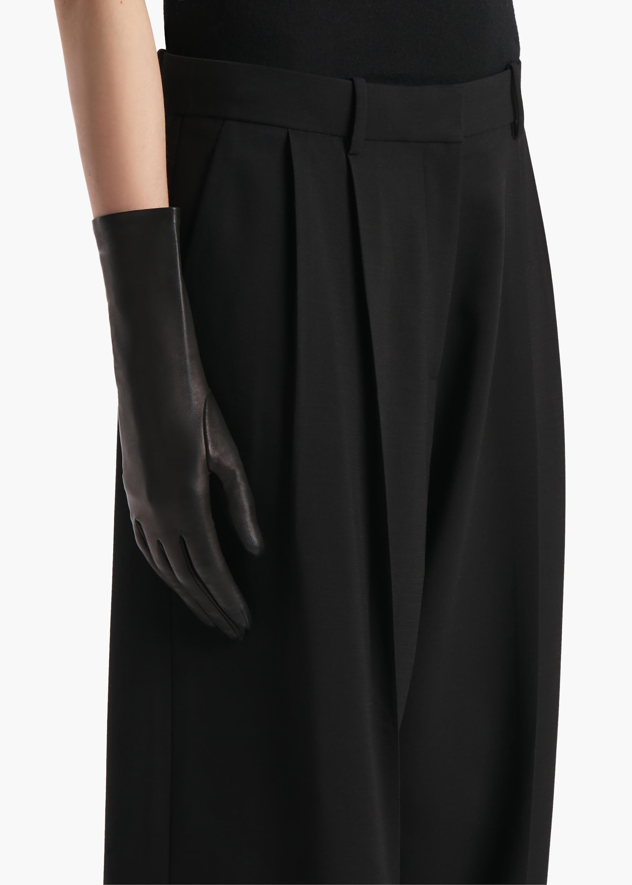 Remo Mid-Length Gloves in Black Leather