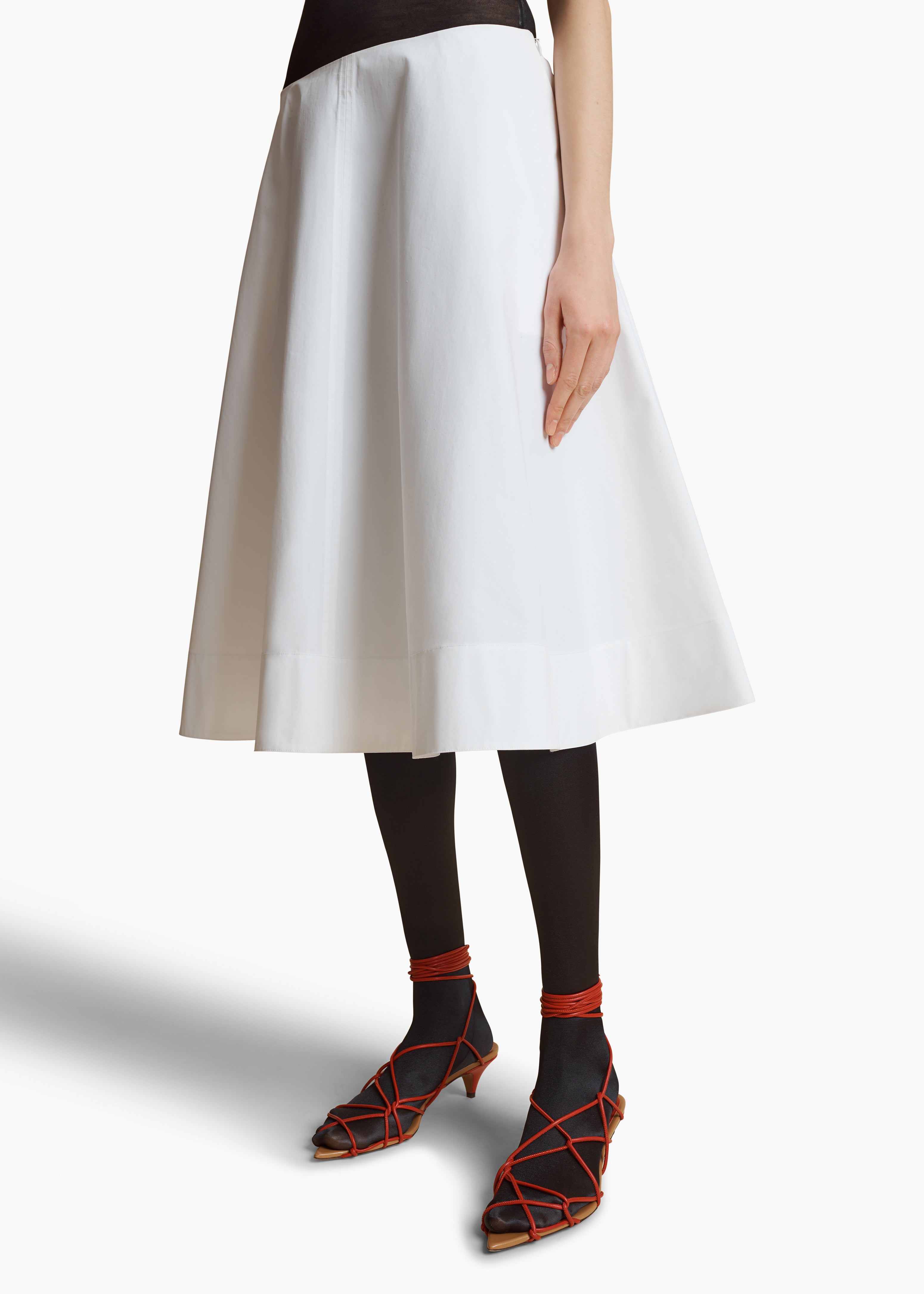 RENTA SKIRT IN WHITE DETAILED VIEW 2