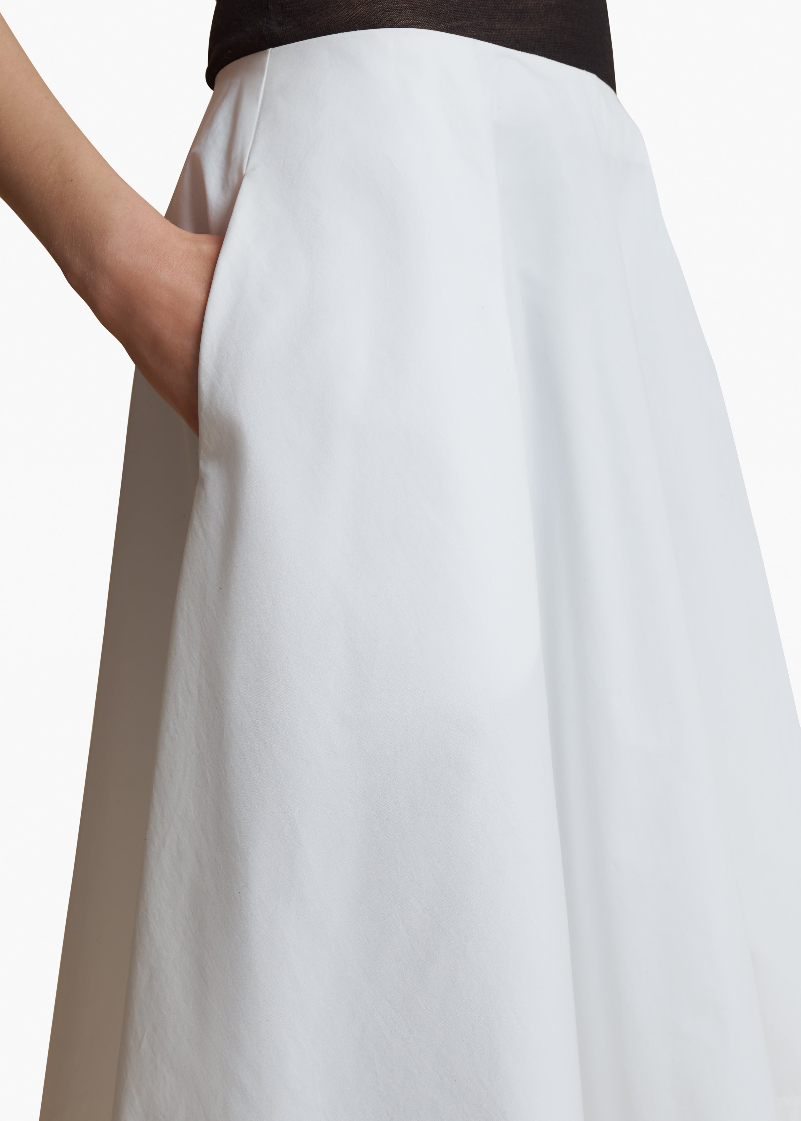 RENTA SKIRT IN WHITE DETAILED VIEW 1