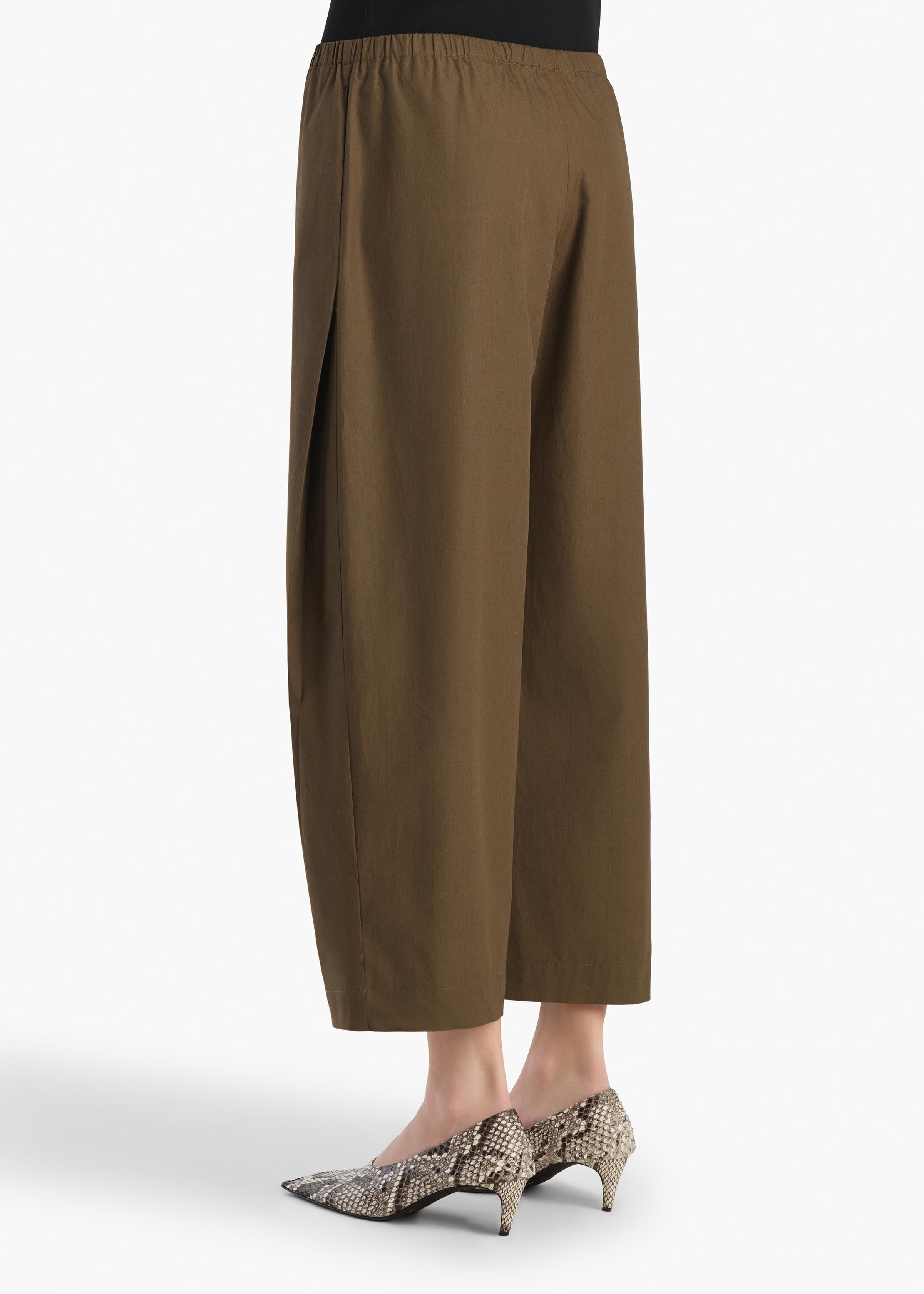 Roma Pant in Dark Olive