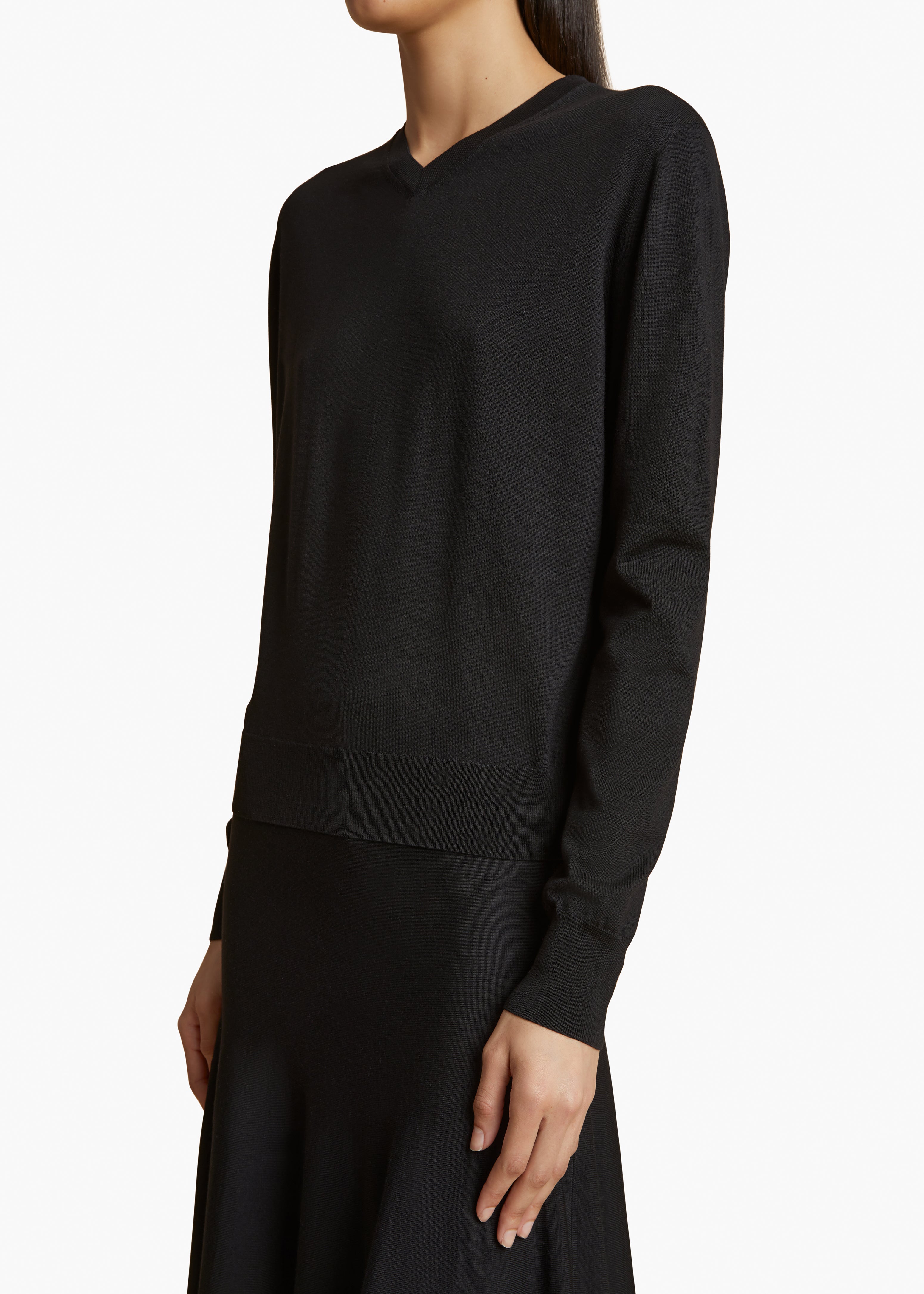 SENTA TOP IN BLACK DETAILED VIEW 2