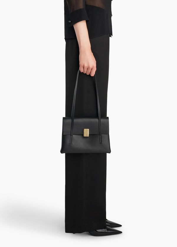 SOFT BLAKE SMALL SHOULDER BAG BLACK H2067 1015 200 E