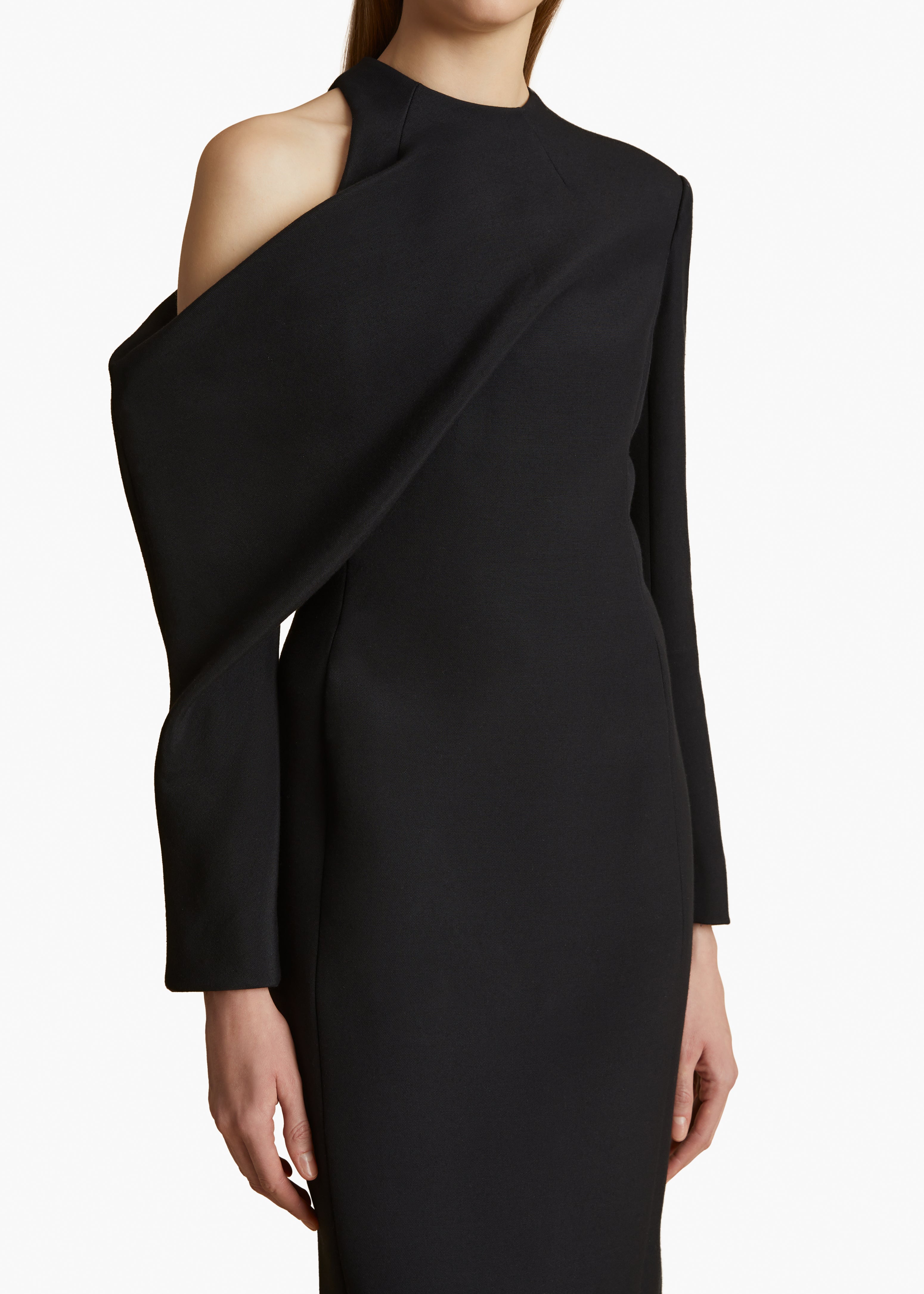 TREY DRESS IN BLACK DETAIL 1